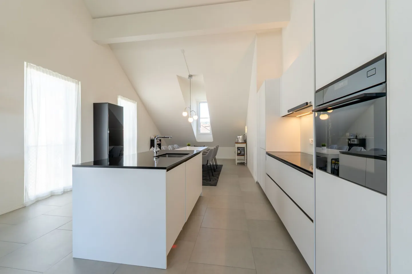 Unique GEM in the best location - 4½-room penthouse apartment! - Photo 2 of 14
