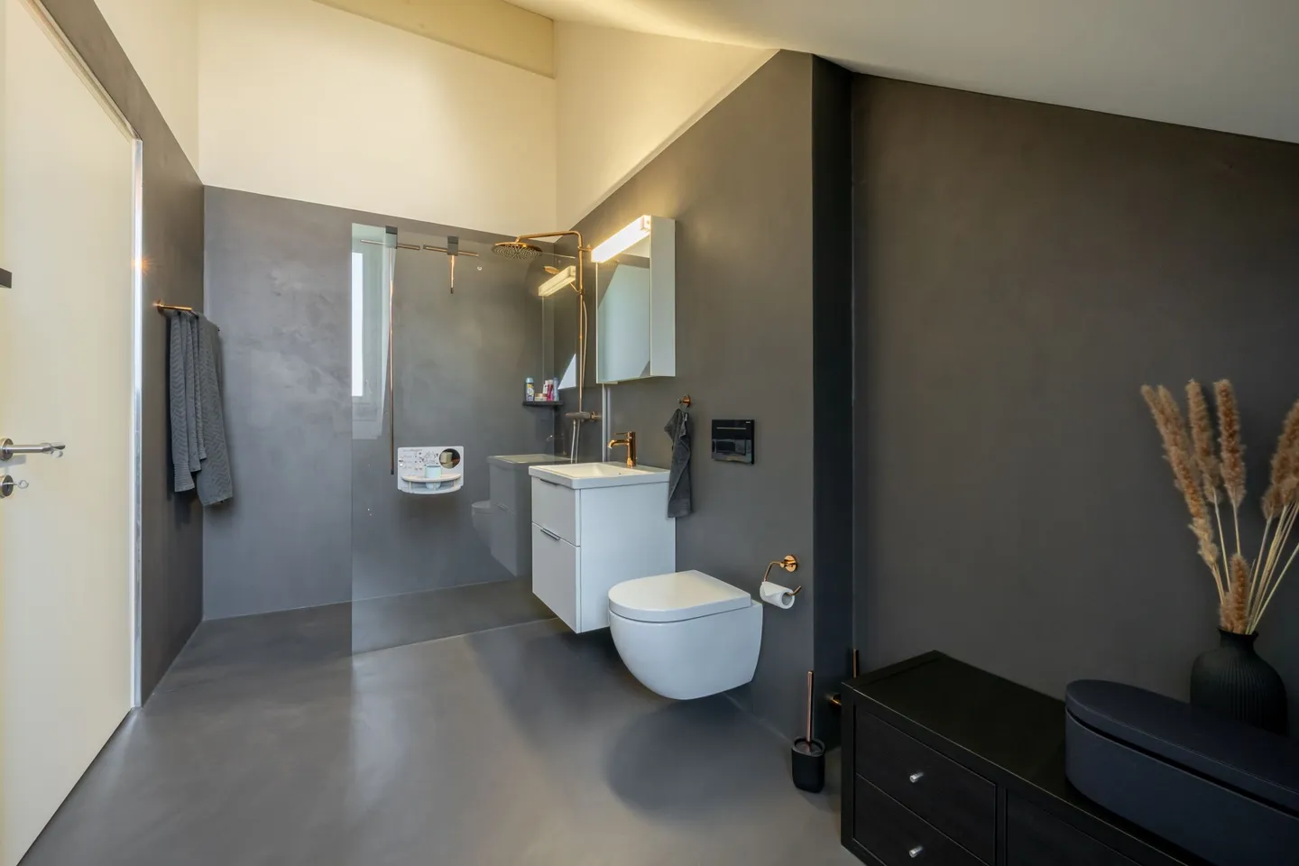 Unique GEM in the best location - 4½-room penthouse apartment! - Photo 6 of 14