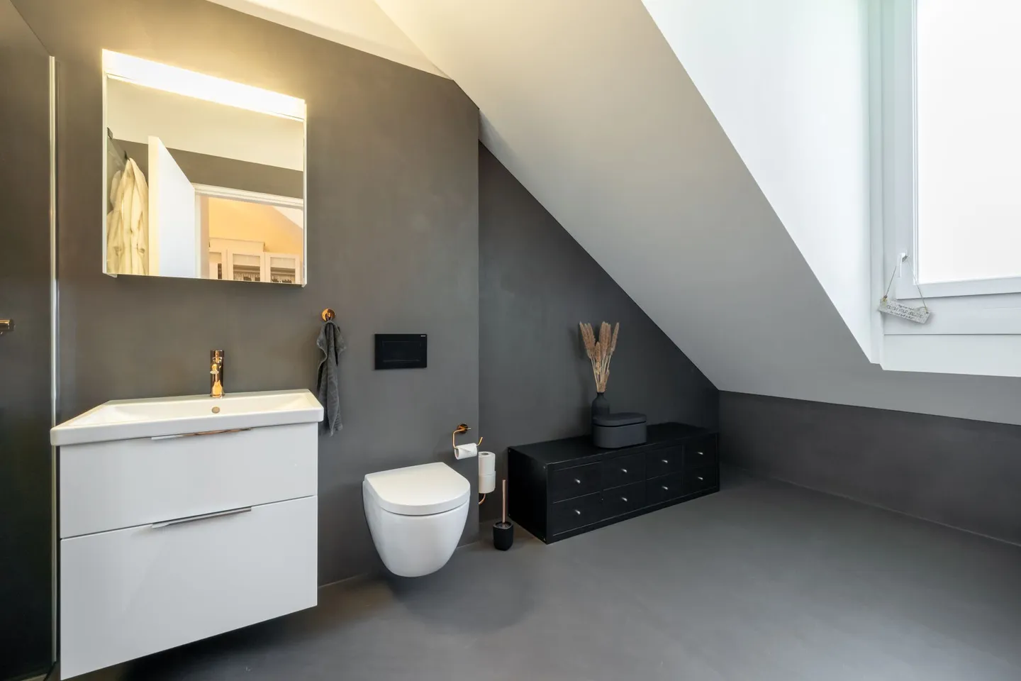 Unique GEM in the best location - 4½-room penthouse apartment! - Photo 7 of 14