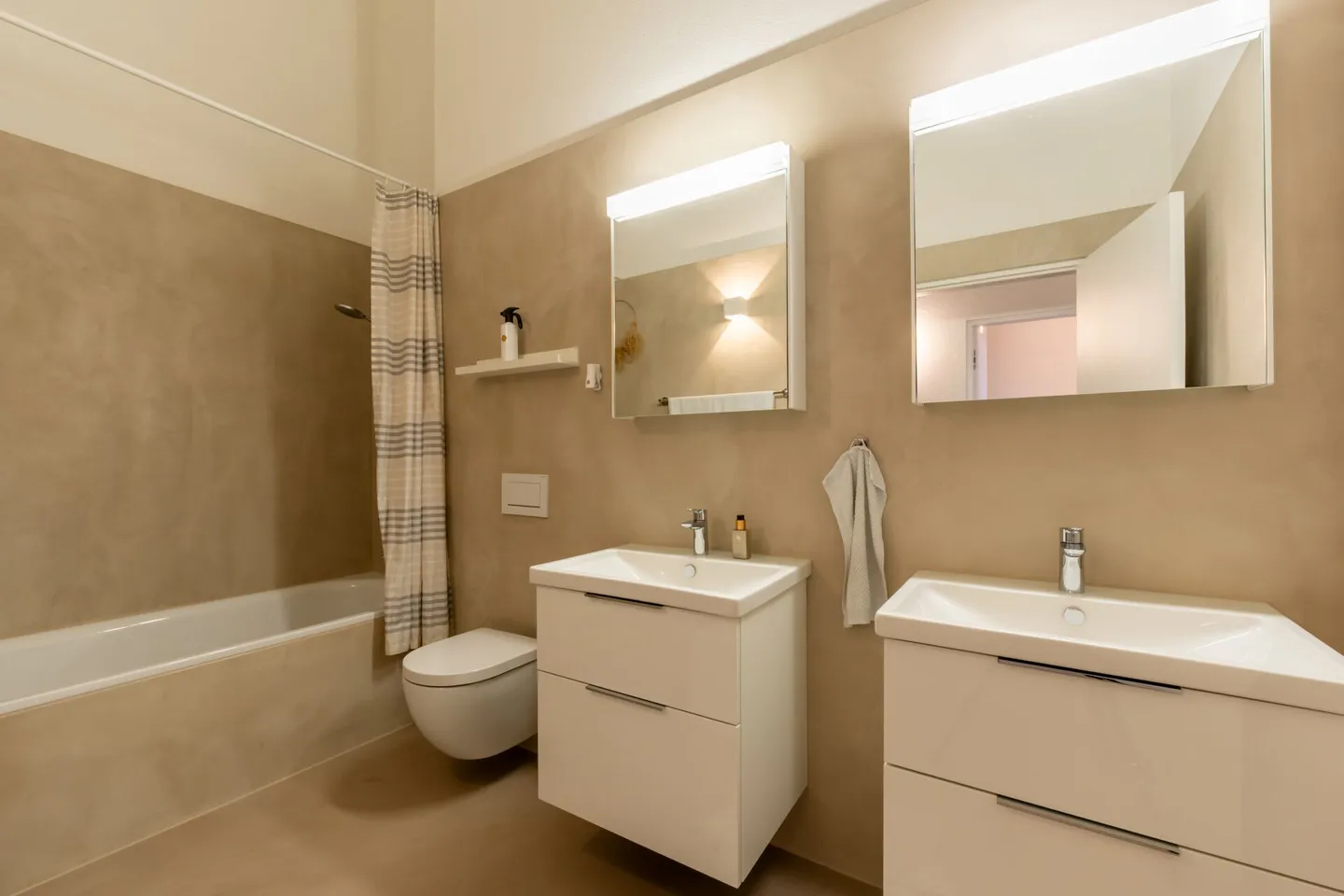 Unique GEM in the best location - 4½-room penthouse apartment! - Photo 8 of 14
