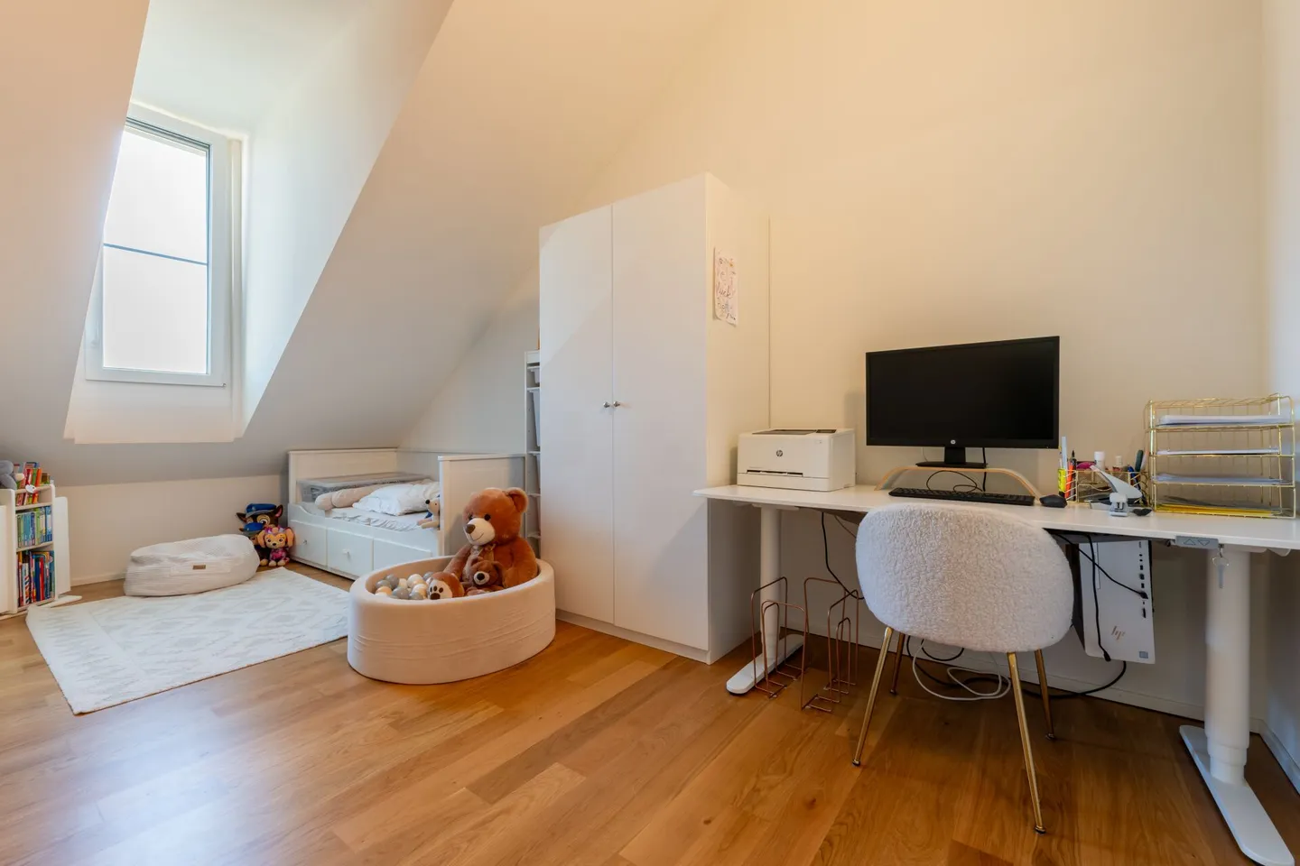 Unique GEM in the best location - 4½-room penthouse apartment! - Photo 9 of 14
