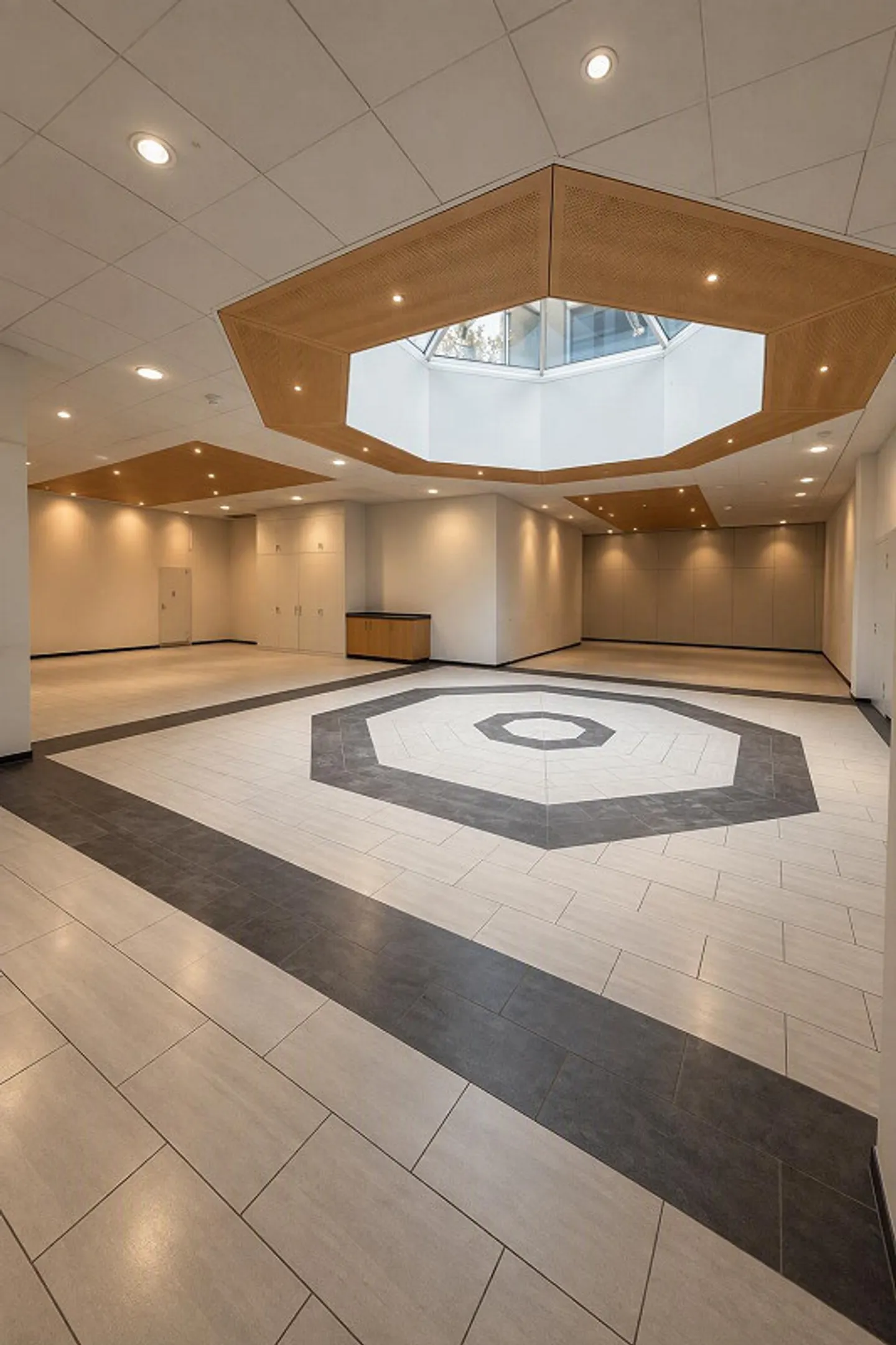 Blegistrasse 9, Baar - Espace de stockage fonctionnel avec lumière du jour - Photo 3 sur 4