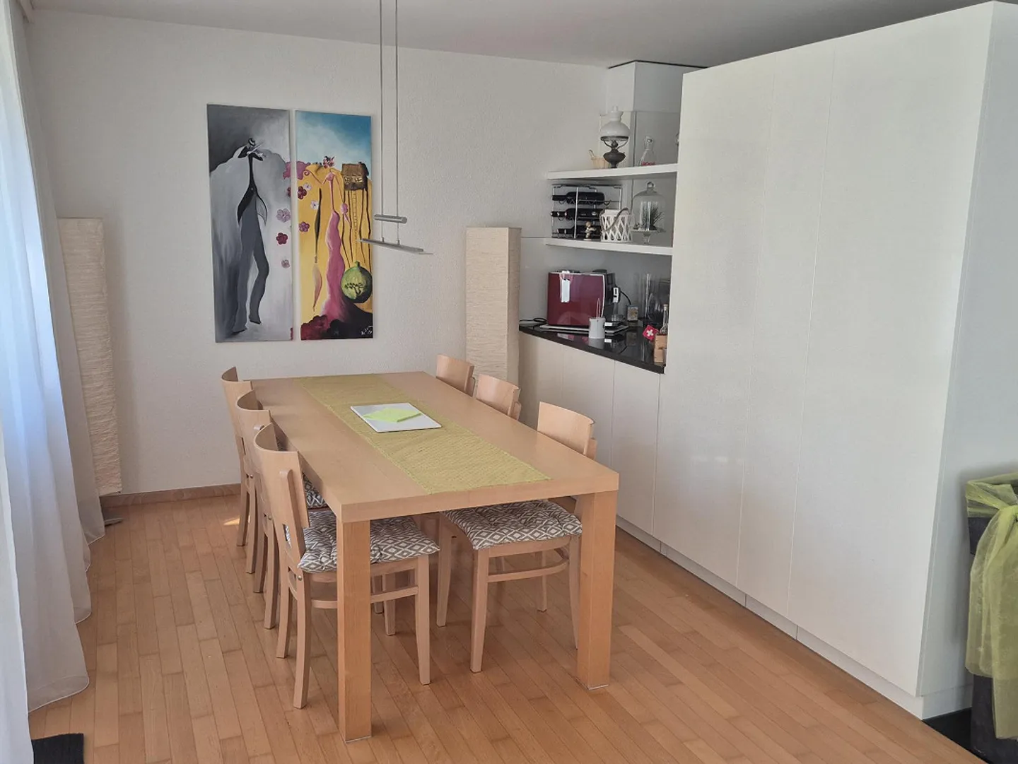 Luminoso appartamento di 3 stanze con area salotto privata - Foto 4 di 9