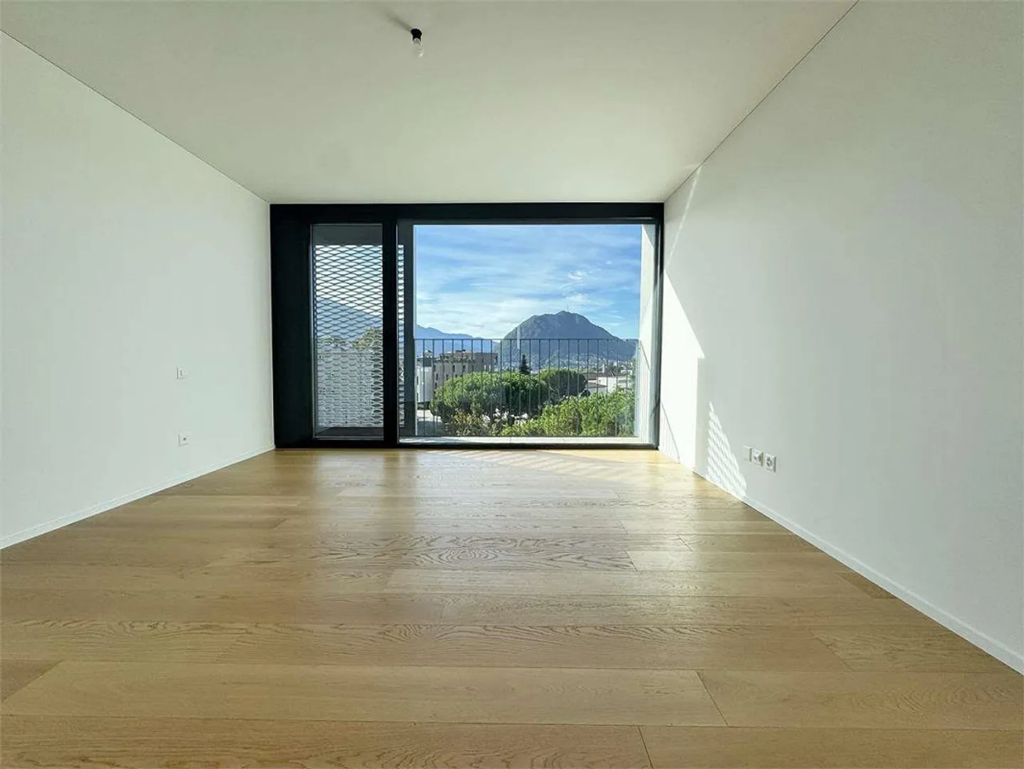 Nuovo, spazioso e luminoso attico a Massagno - Foto 5 di 10