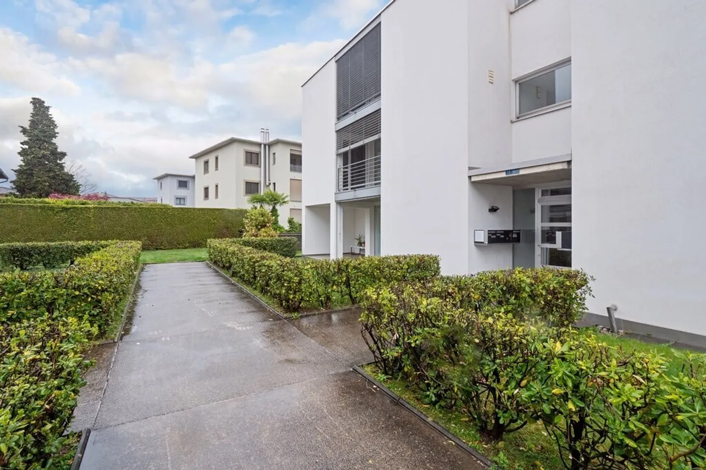 Mixed-use building for rent - Photo 1 of 1