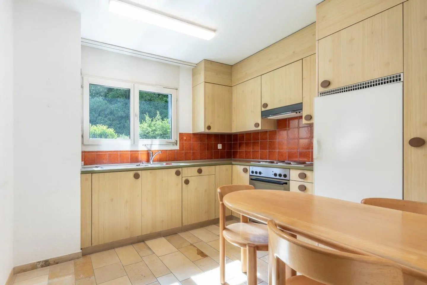 Charmante maison individuelle avec jardin près de l'hôpital cantonal - Photo 4 sur 15