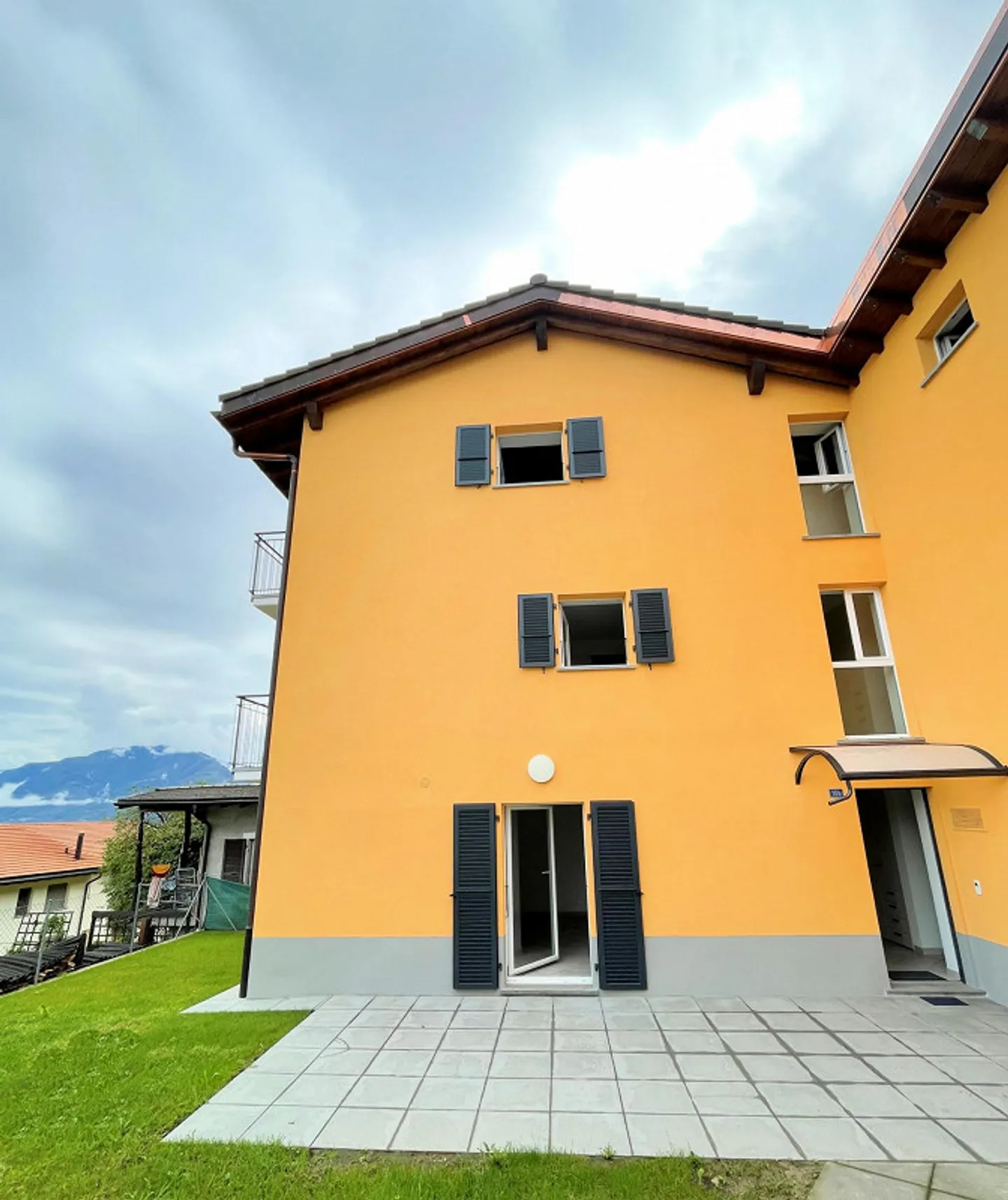 Villa spacieuse rénovée à seulement 15 minutes de Bellinzone - Photo 2 sur 14