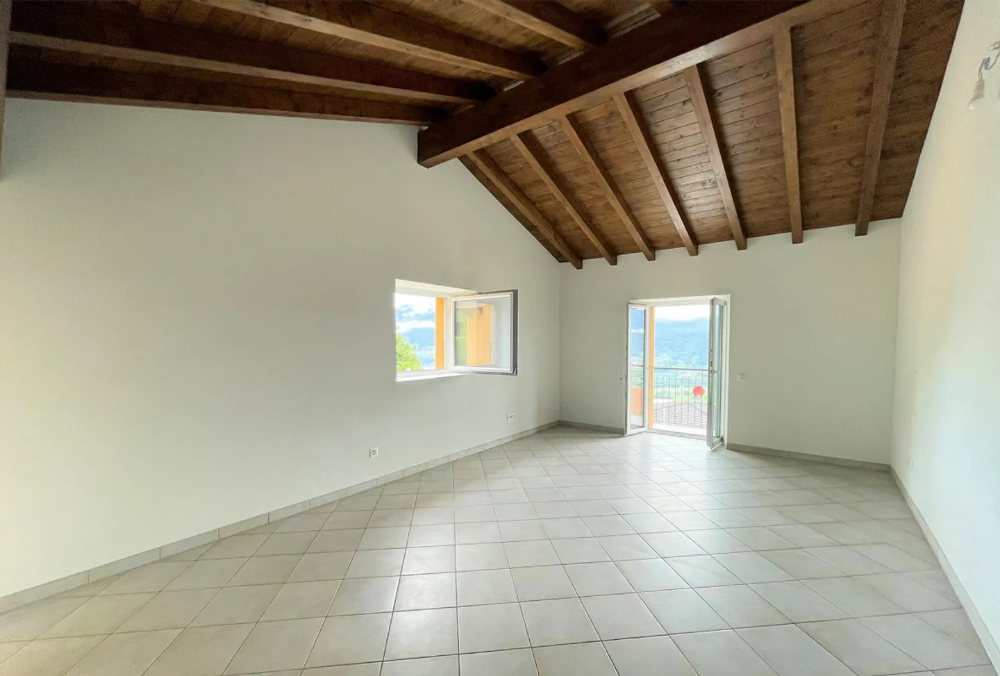 Villa spacieuse rénovée à seulement 15 minutes de Bellinzone - Photo 10 sur 14