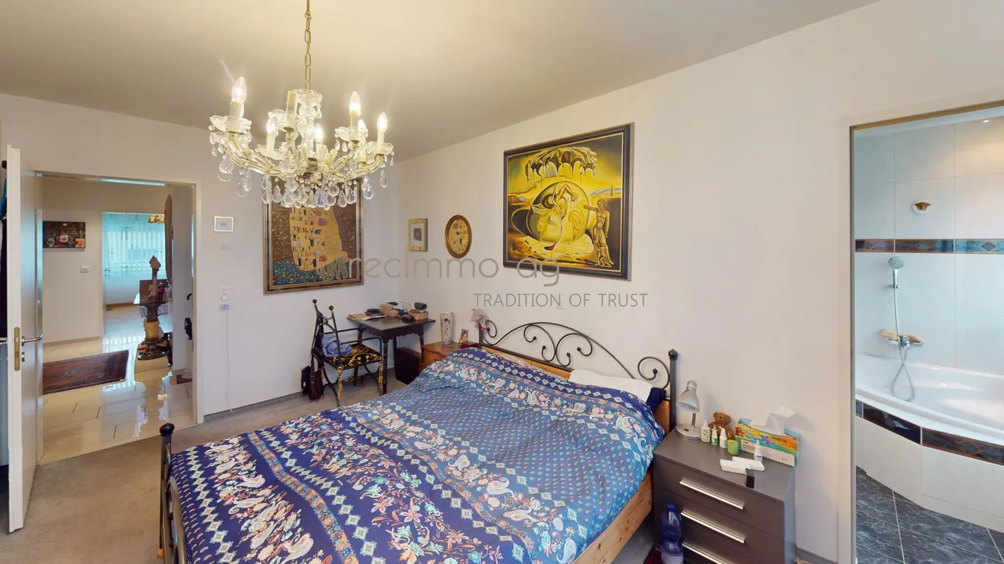 Exklusive 5.5-Zimmer-Wohnung in Freienbach - Hervorragender Zustand, ruhige Lage - Foto 7 von 11