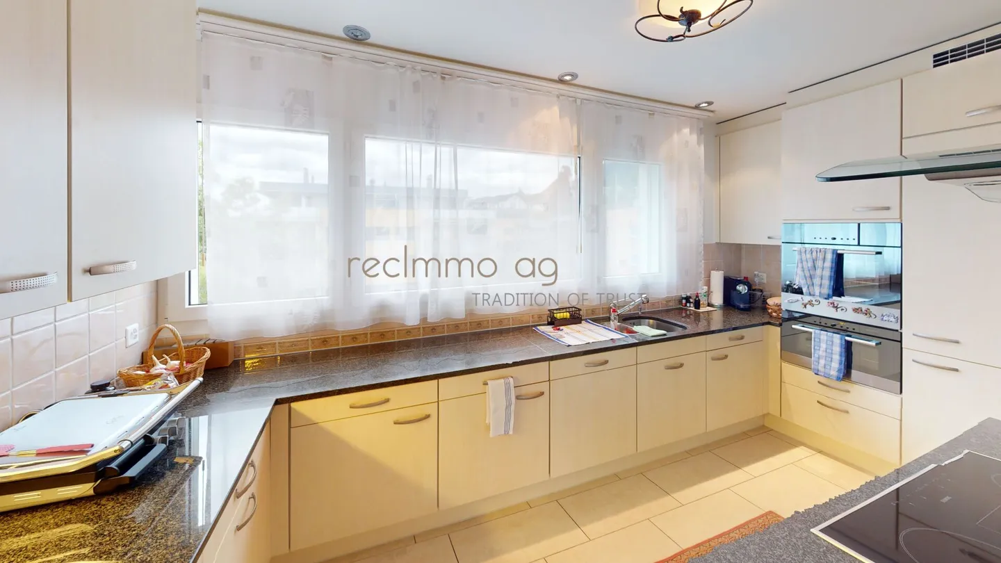 Exklusive 5.5-Zimmer-Wohnung in Freienbach - Hervorragender Zustand, ruhige Lage - Foto 6 von 11