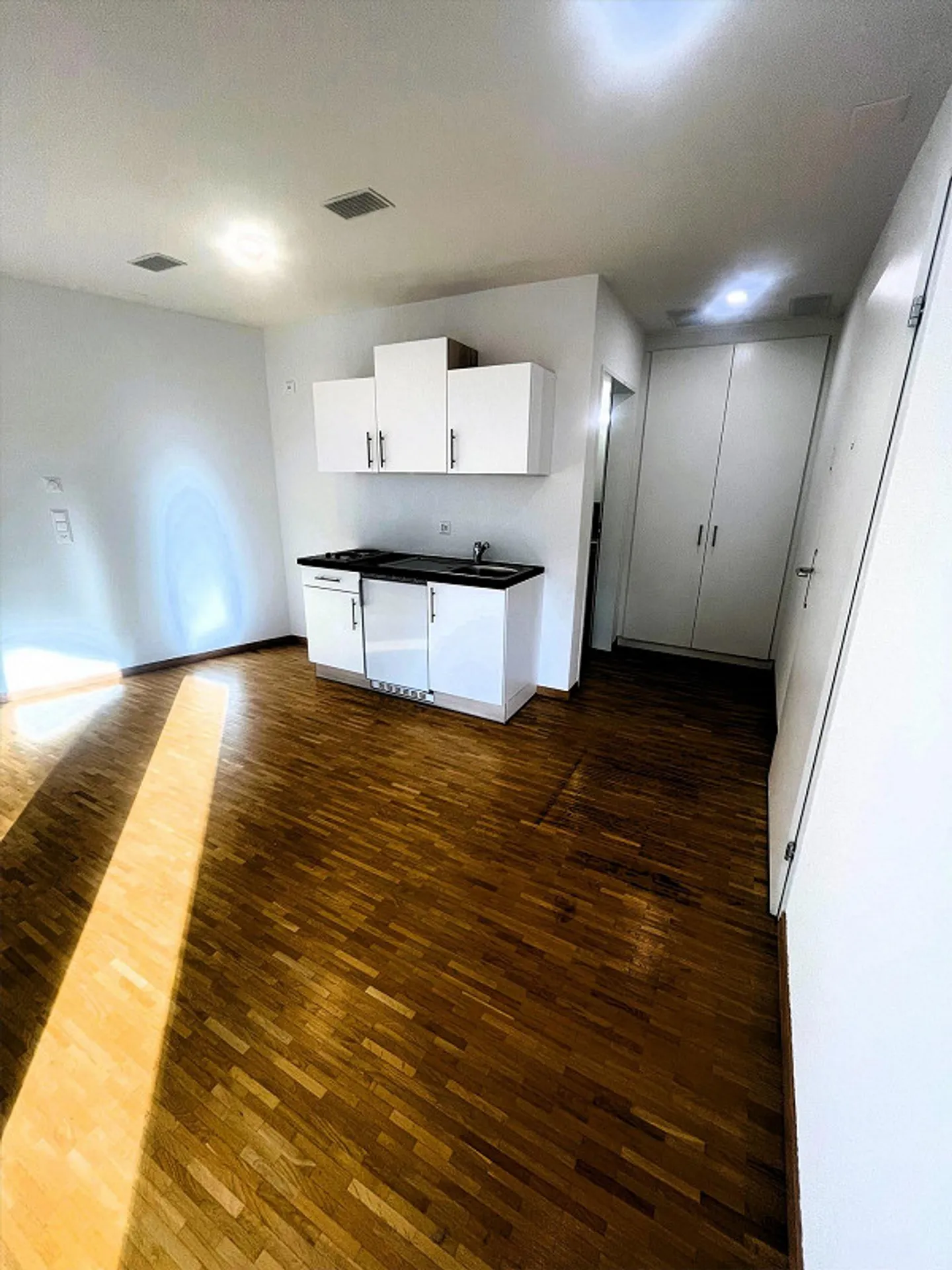 Modernes Büro/Studio in Natur - Foto 3 von 5