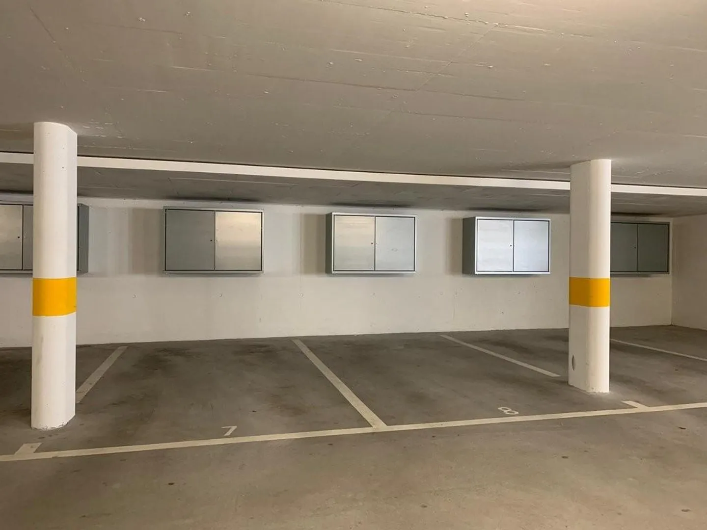 Parking space centrally located near the Mall of Switzerland - Photo 2 of 2