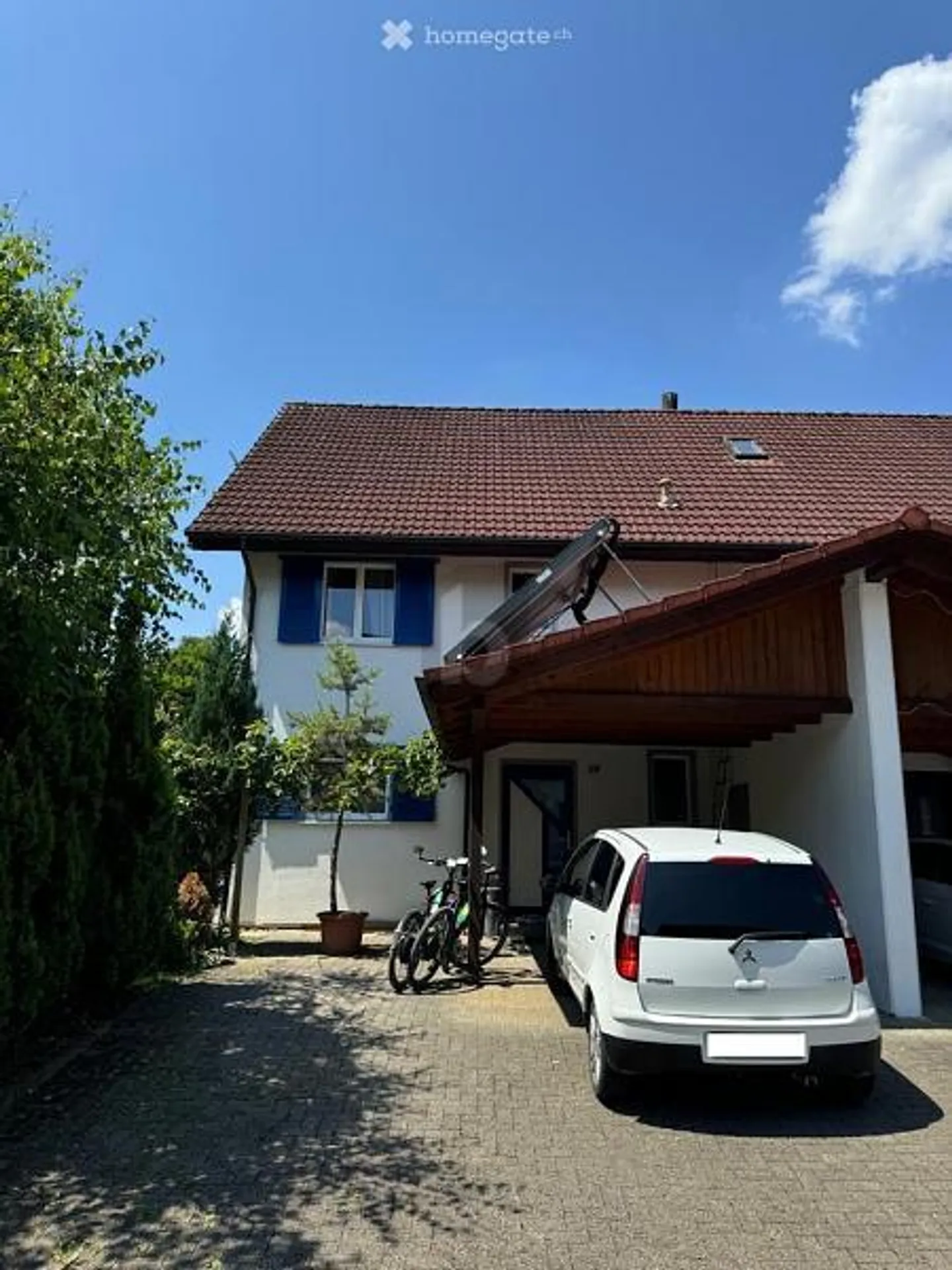 FAMILIENFREUNDLICHE HAUSHÄLFTE IN HOLZBAUWEISE - Foto 1 von 6