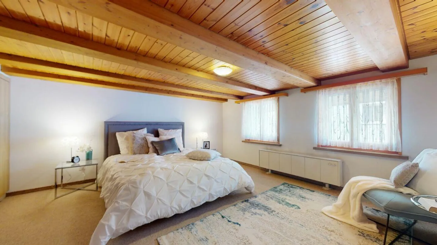 5.5-Room Middle House - Photo 5 of 11