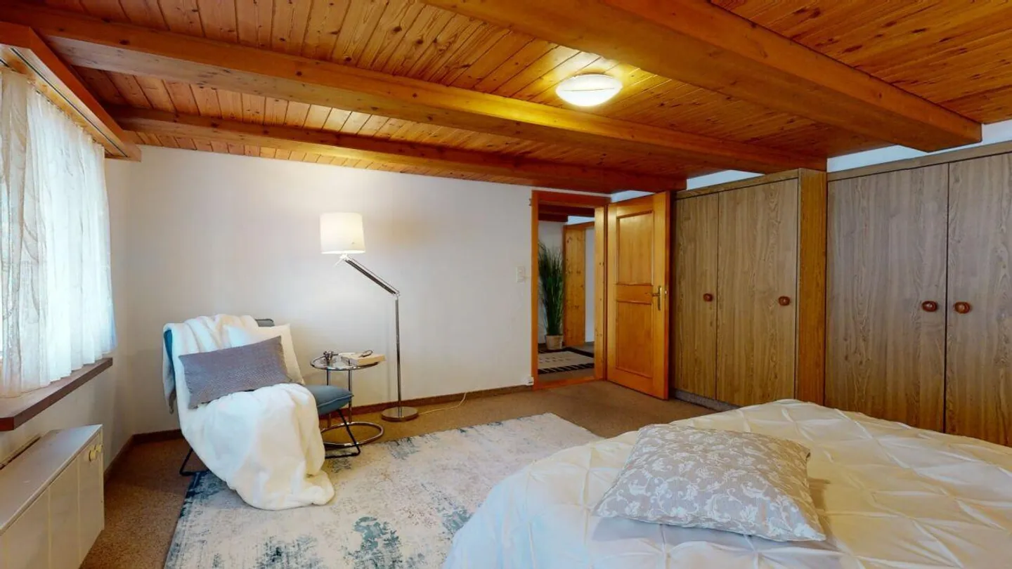 5.5-Room Middle House - Photo 6 of 11
