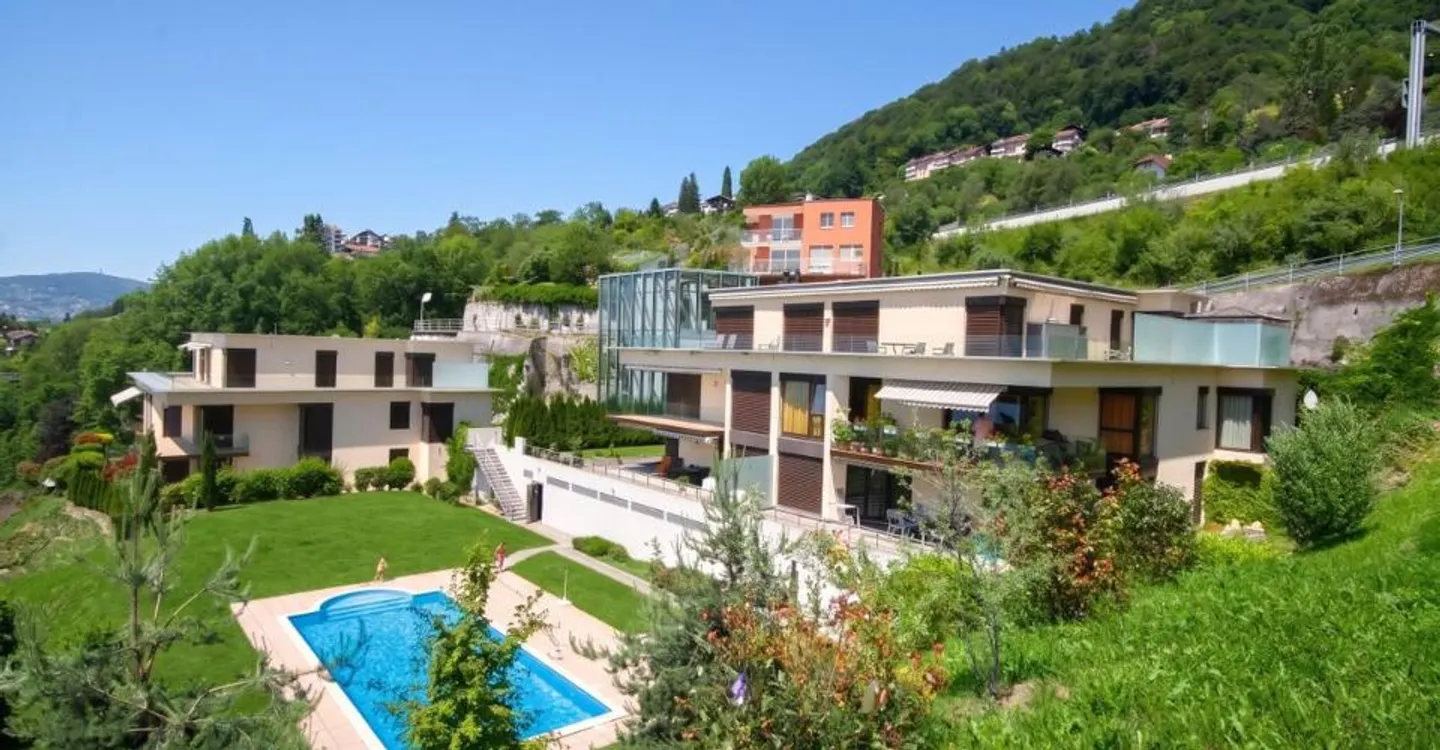 GRANDE APPARTAMENTO DI 5,5 LOCALI CON I COMFORT DI UNA VILLA E UNA BELLA VISTA PANORAMICA - Foto 2 di 12