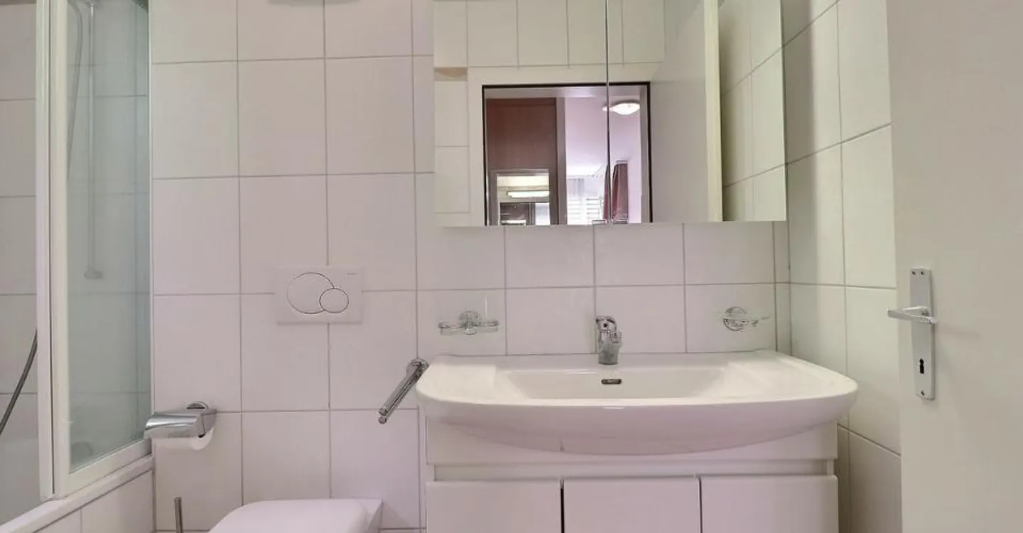 GRANDE APPARTAMENTO DI 5,5 LOCALI CON I COMFORT DI UNA VILLA E UNA BELLA VISTA PANORAMICA - Foto 7 di 12