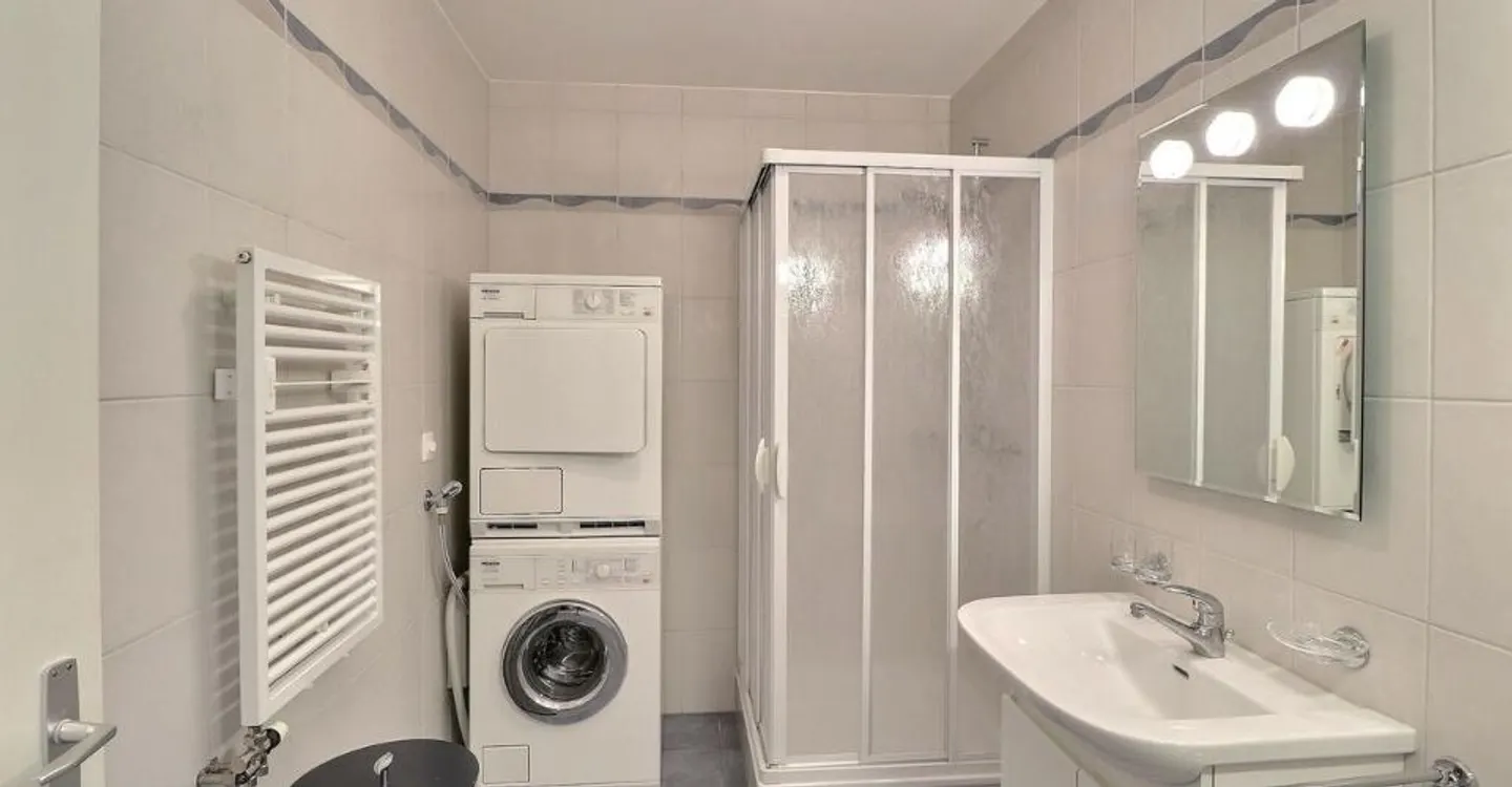 GRANDE APPARTAMENTO DI 5,5 LOCALI CON I COMFORT DI UNA VILLA E UNA BELLA VISTA PANORAMICA - Foto 12 di 12