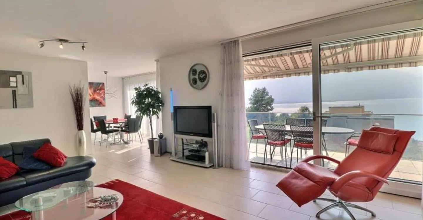 GRANDE APPARTAMENTO DI 5,5 LOCALI CON I COMFORT DI UNA VILLA E UNA BELLA VISTA PANORAMICA - Foto 3 di 12