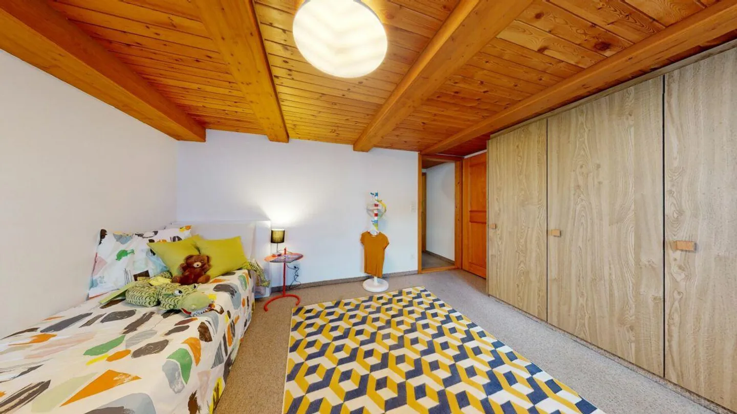 5.5-Room Middle House - Photo 9 of 11