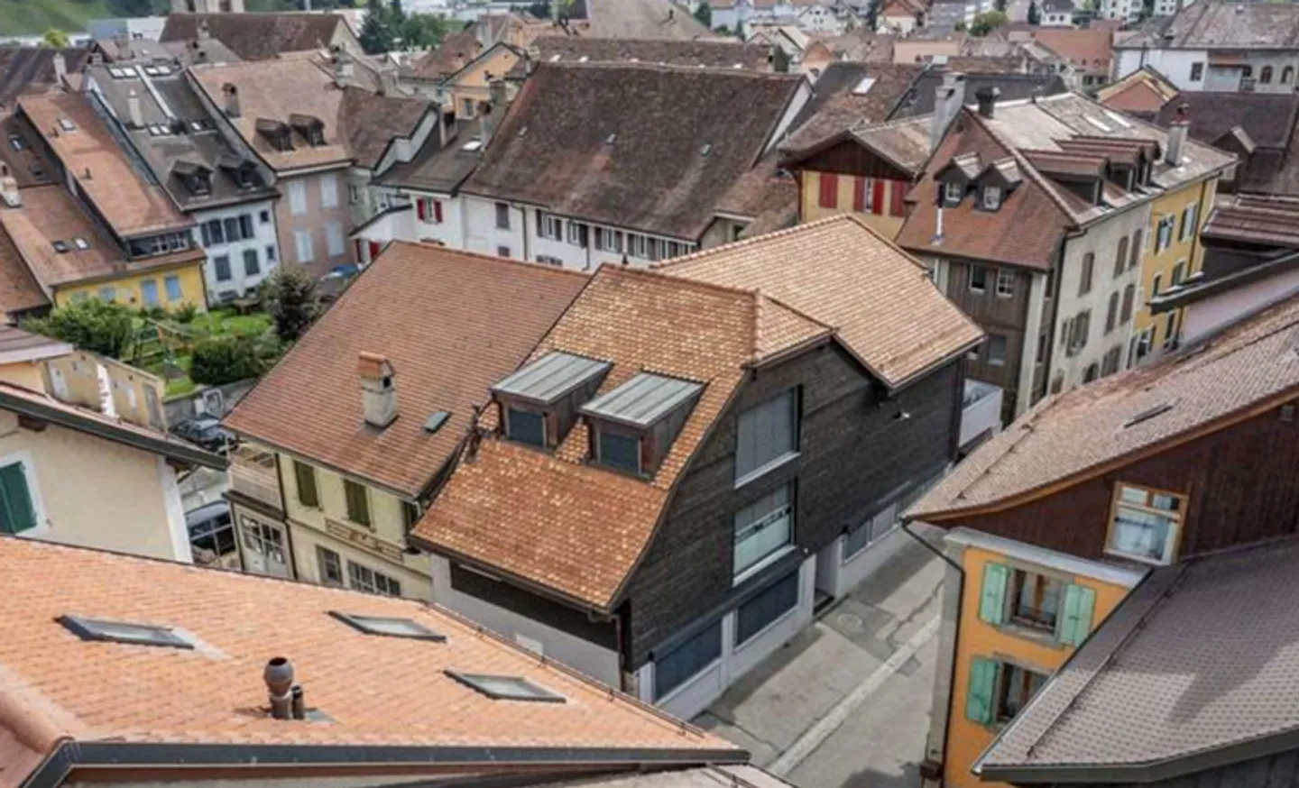 Proprietà di rendimento con 6 appartamenti a Moudon ristrutturata - Foto 1 di 14