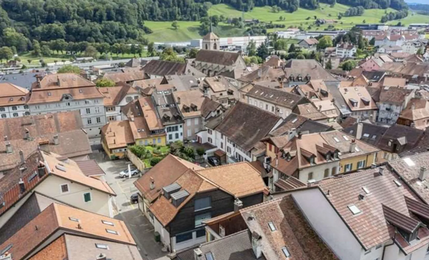 Proprietà di rendimento con 6 appartamenti a Moudon ristrutturata - Foto 3 di 14