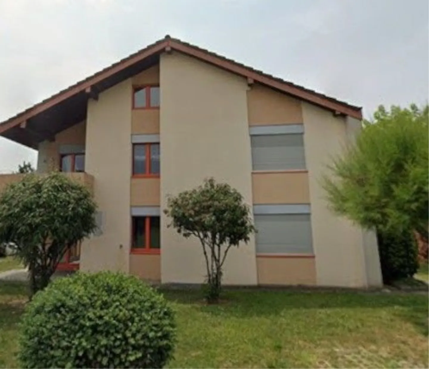 Multi-family house with 6 apartments - Photo 3 of 9