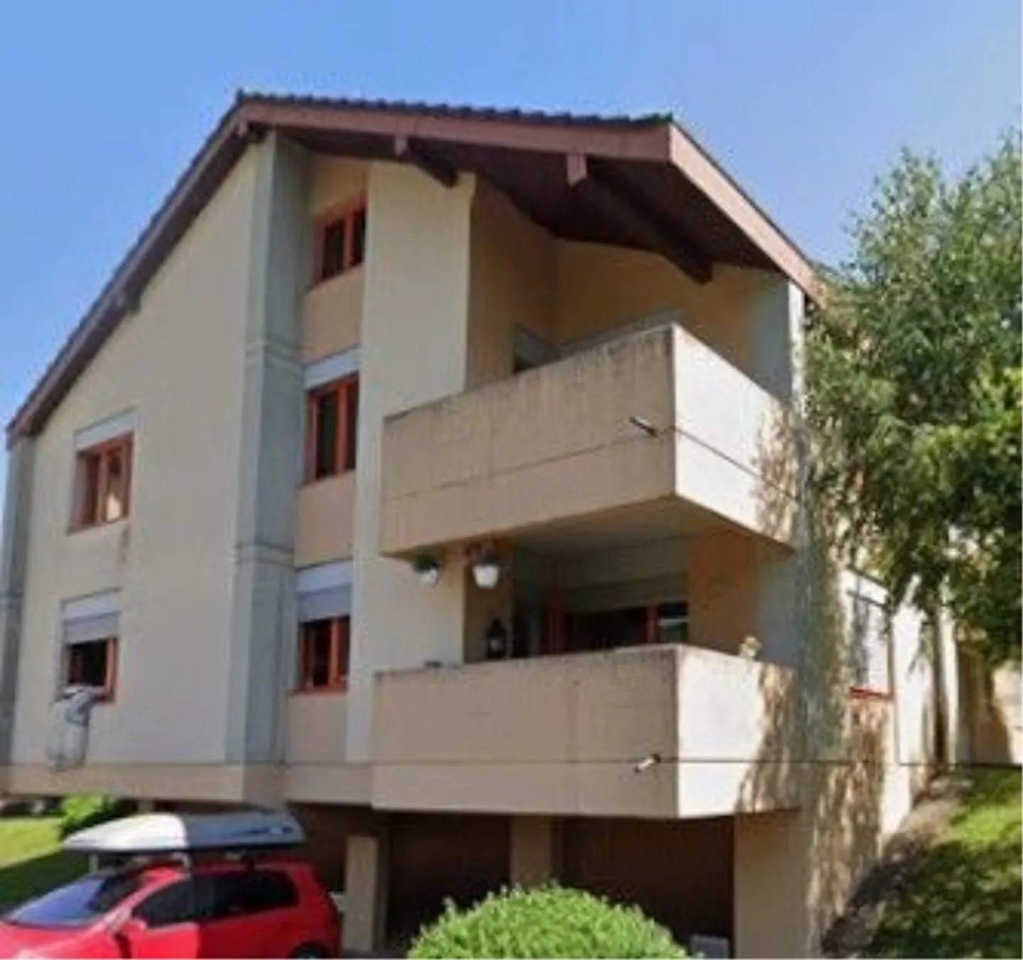 Multi-family house with 6 apartments - Photo 4 of 9
