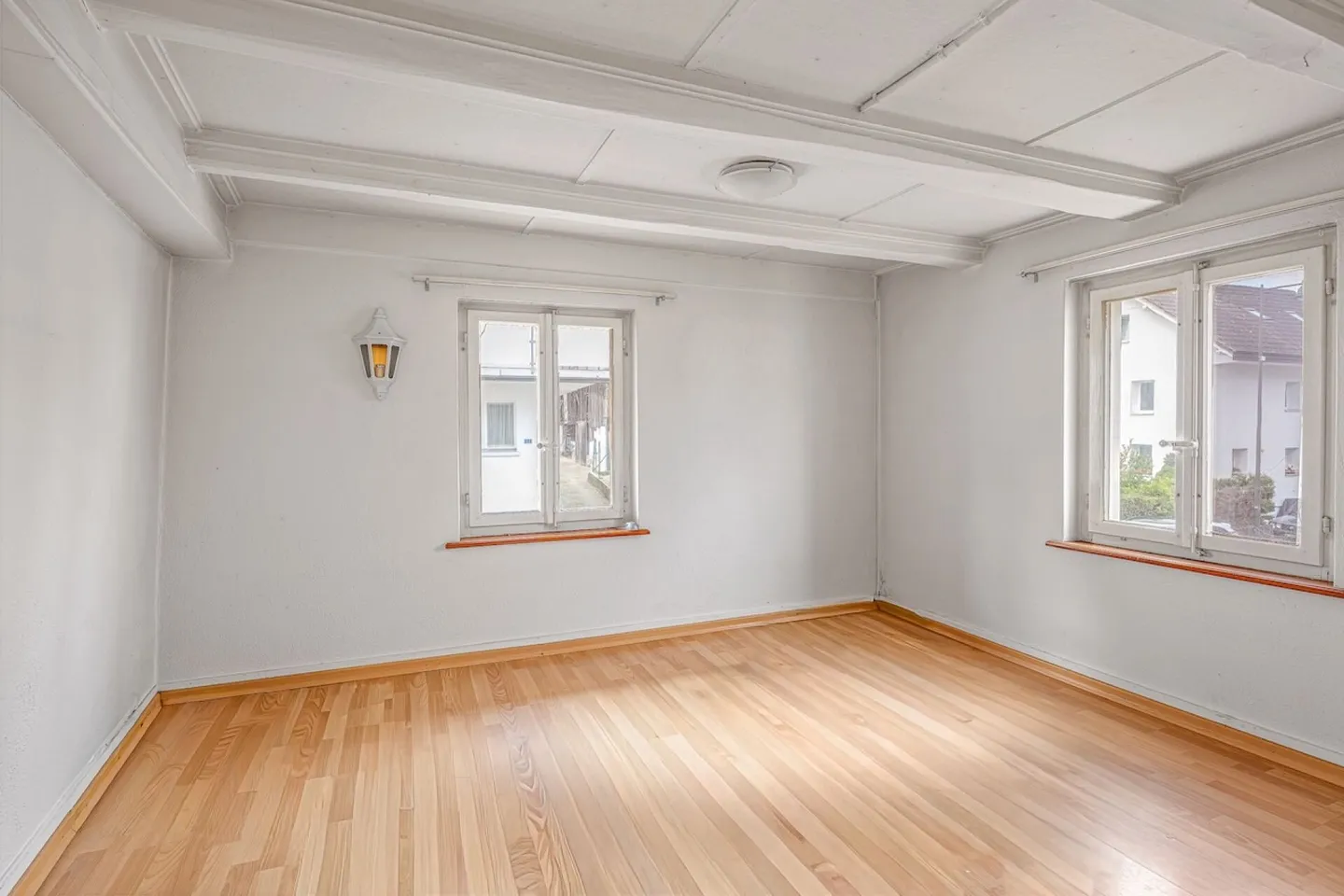 SINGLE-FAMILY HOUSE WITH POTENTIAL - Photo 7 of 11