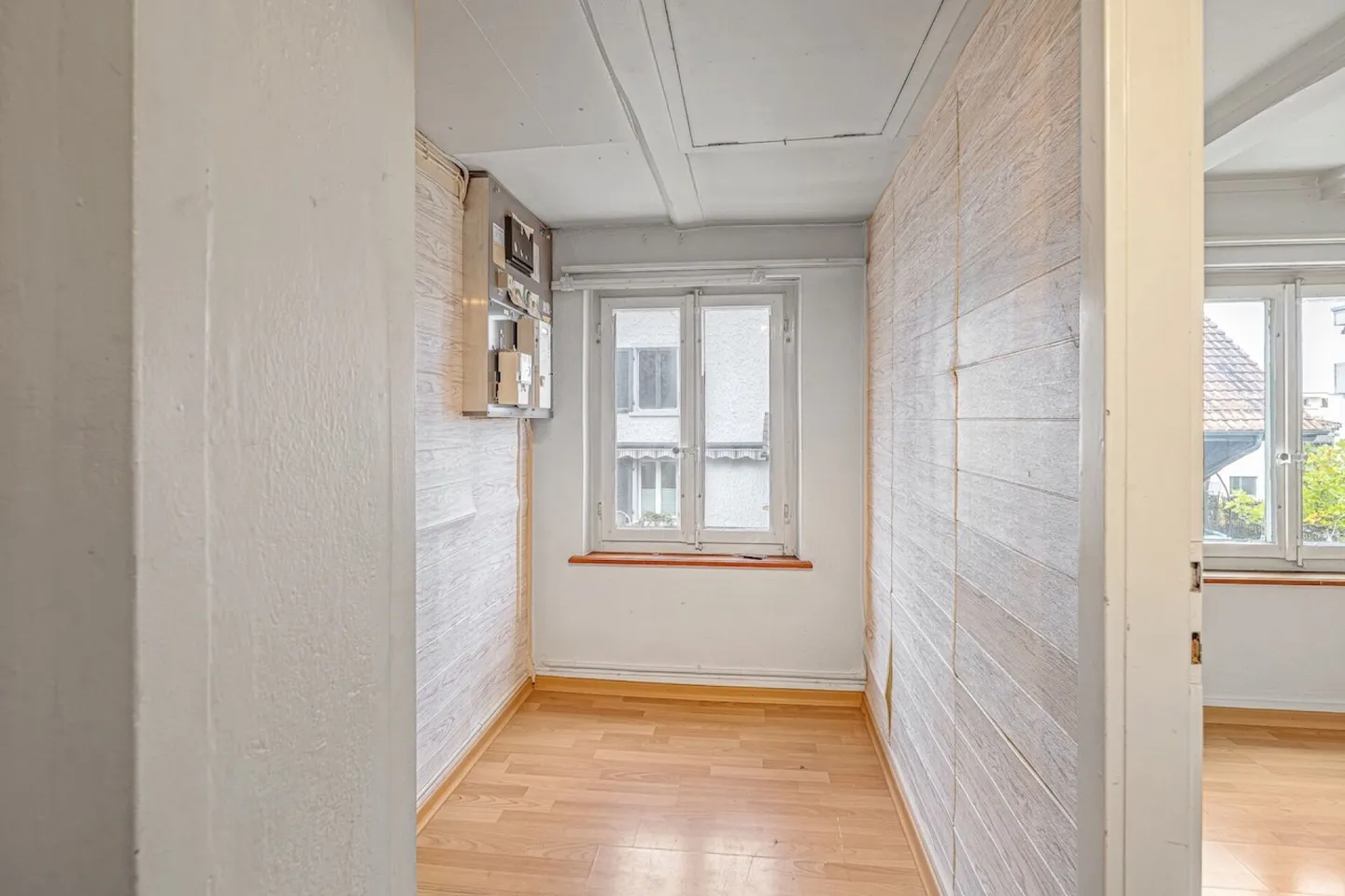 SINGLE-FAMILY HOUSE WITH POTENTIAL - Photo 8 of 11