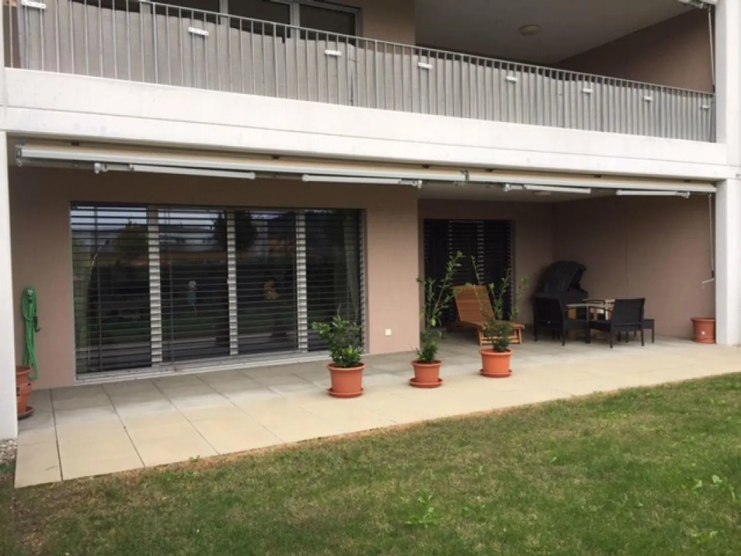 Grosszügige, moderne und helle Wohnung mit grosser Terrasse und eigenem Garten - Foto 1 von 5