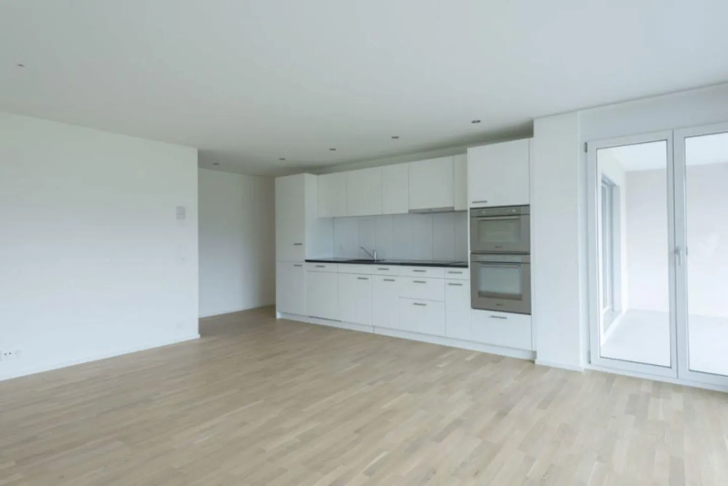 Grosszügige, moderne und helle Wohnung mit grosser Terrasse und eigenem Garten - Foto 3 von 5