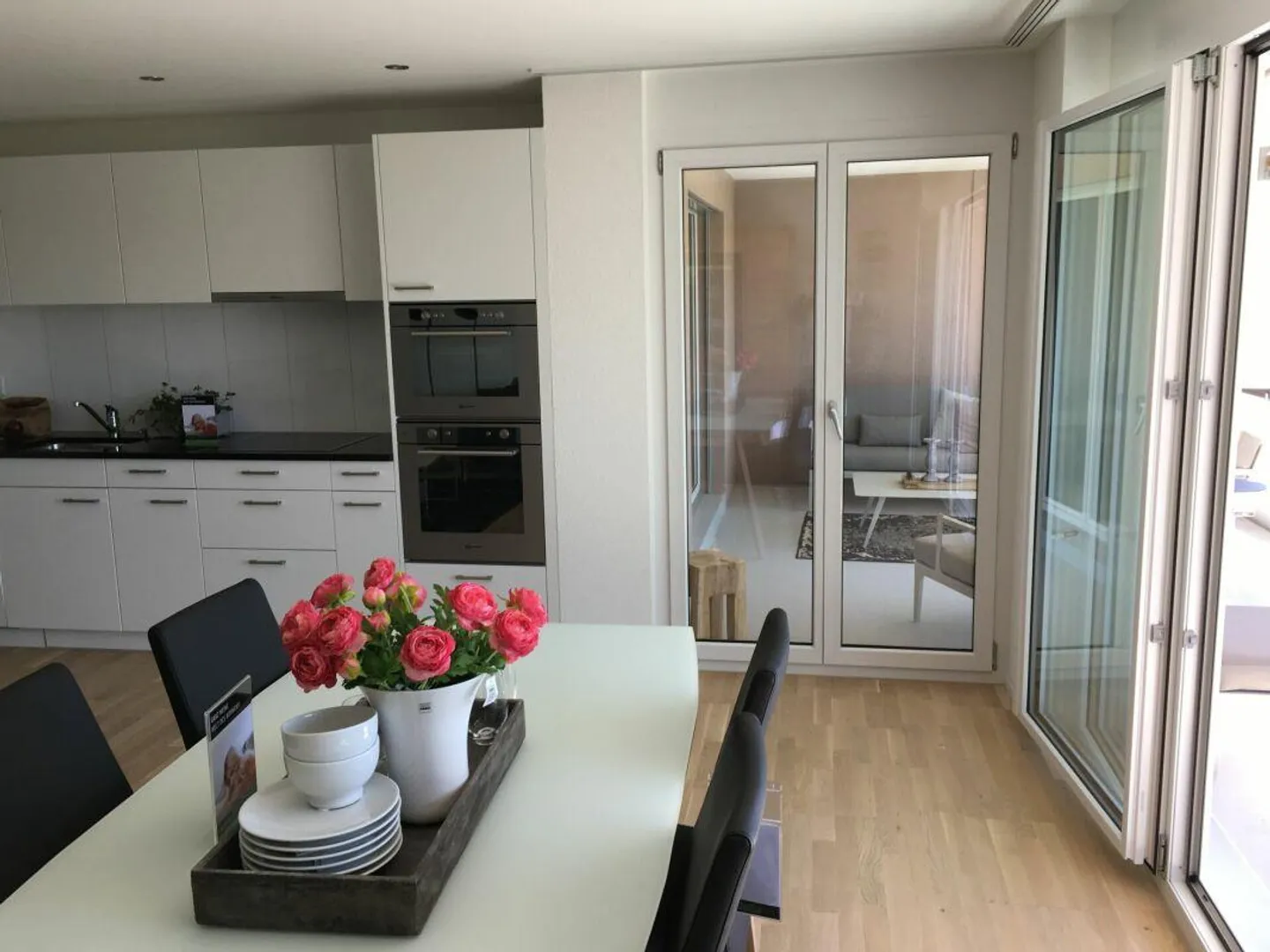 Grosszügige, moderne und helle Wohnung mit grosser Terrasse und eigenem Garten - Foto 4 von 5