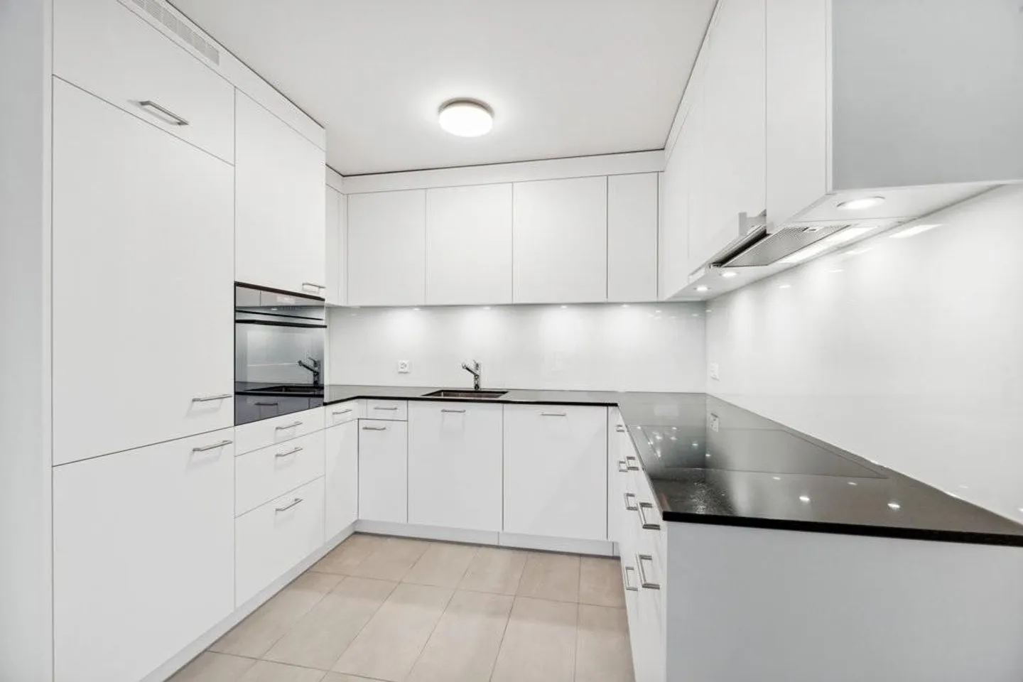 Renovated apartment in a family-friendly environment - Photo 2 of 7