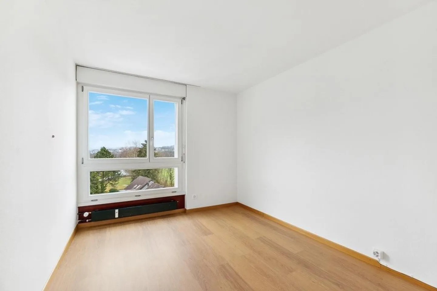 Renovated apartment in a family-friendly environment - Photo 5 of 7