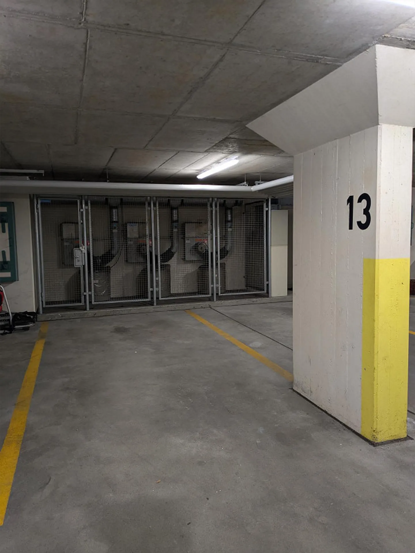 Underground parking space for rent in the village center - Photo 1 of 4