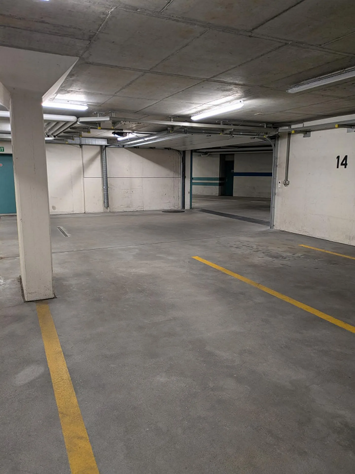 Underground parking space for rent in the village center - Photo 2 of 4