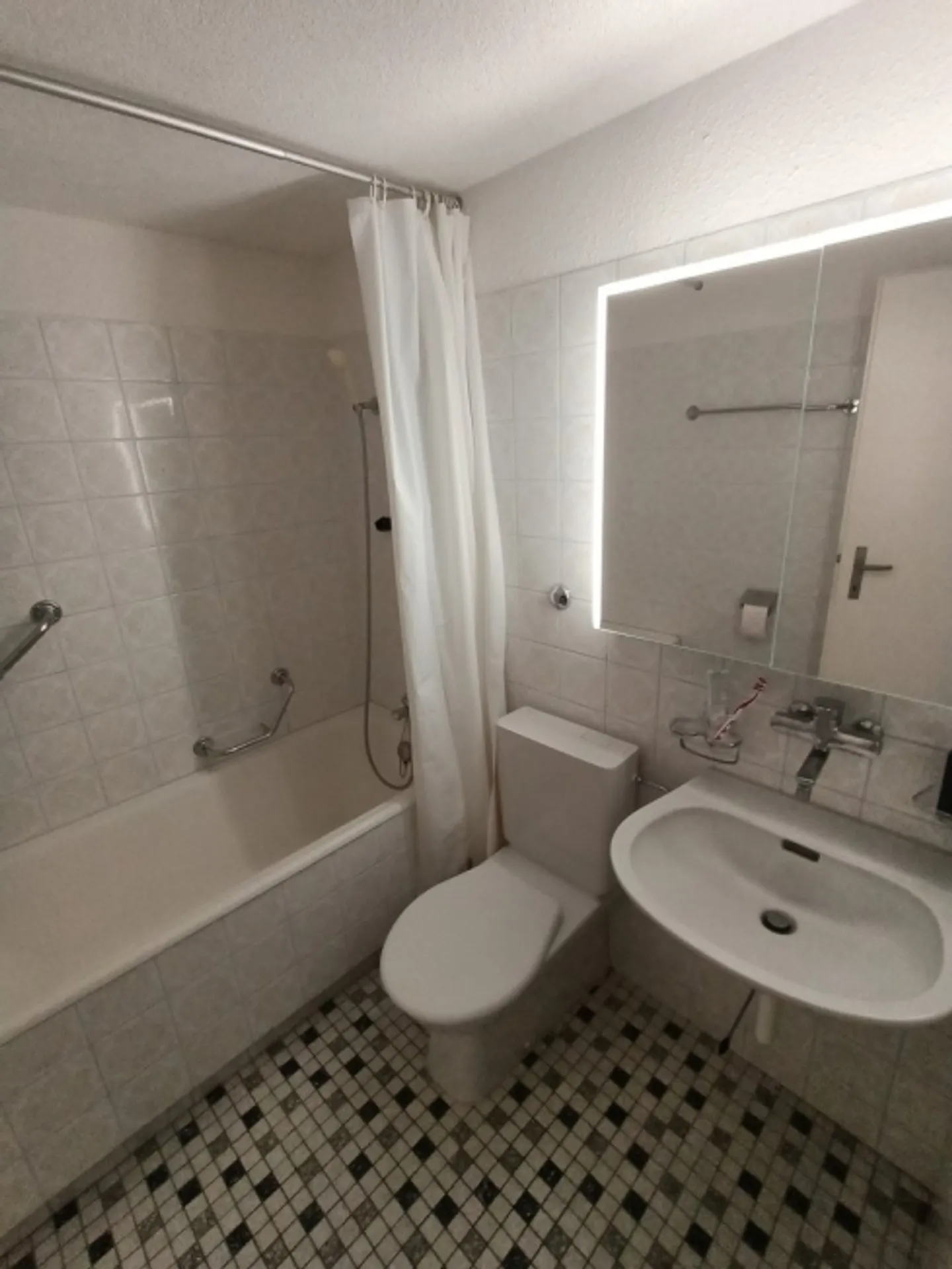 «Helle Wohnung in Stadtnähe mit sonnigem Gartensitzplatz zu vermieten» - Foto 7 von 8