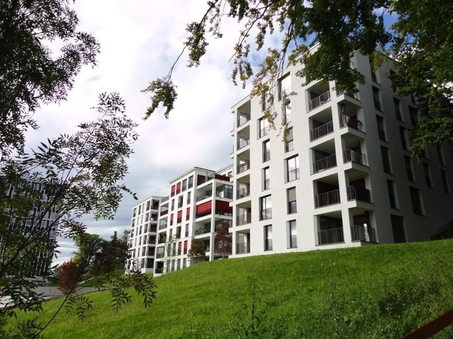 Neuwertige Wohnung mit toller Aussicht - Foto 1 von 5