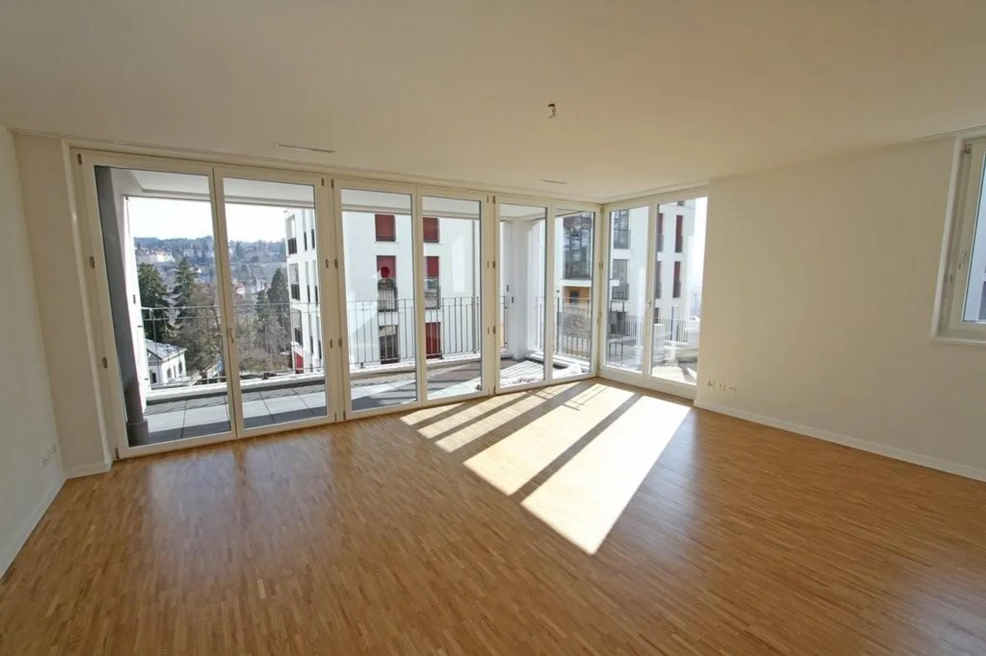 Neuwertige Wohnung mit toller Aussicht - Foto 3 von 5