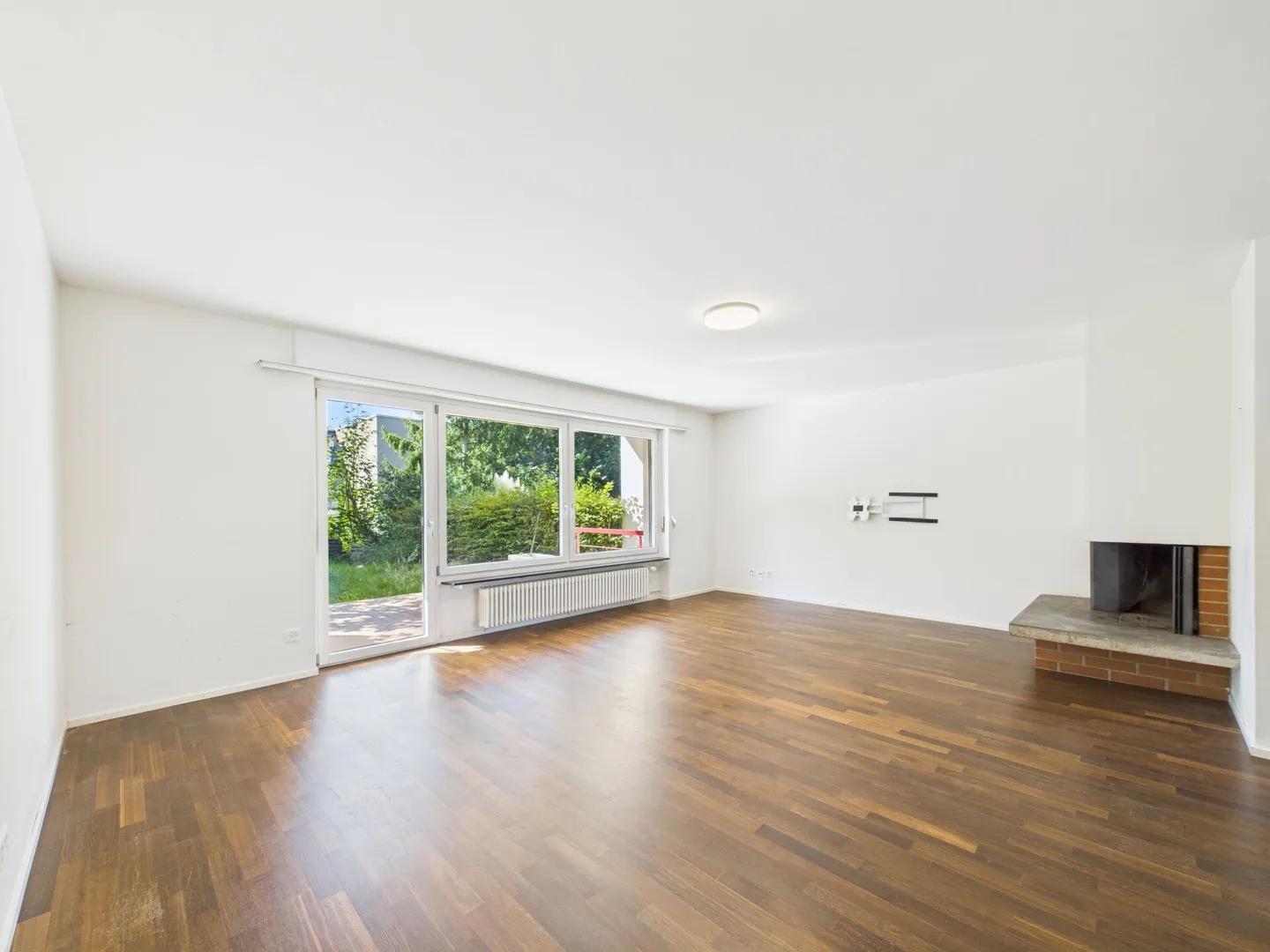 Leben, wo man sich wohlfühlt: 5.5-Zimmer-Haus mit Garten, Terasse, Garagenbox und Parkplatz - Foto 2 von 16