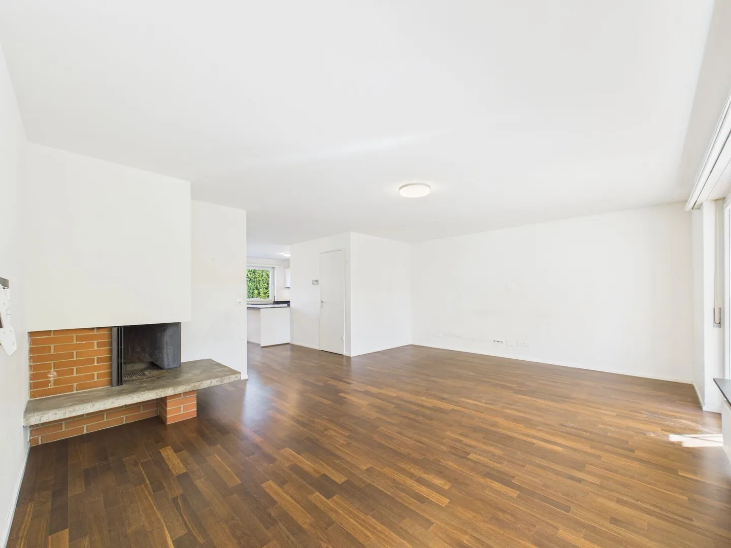 Leben, wo man sich wohlfühlt: 5.5-Zimmer-Haus mit Garten, Terasse, Garagenbox und Parkplatz - Foto 3 von 16