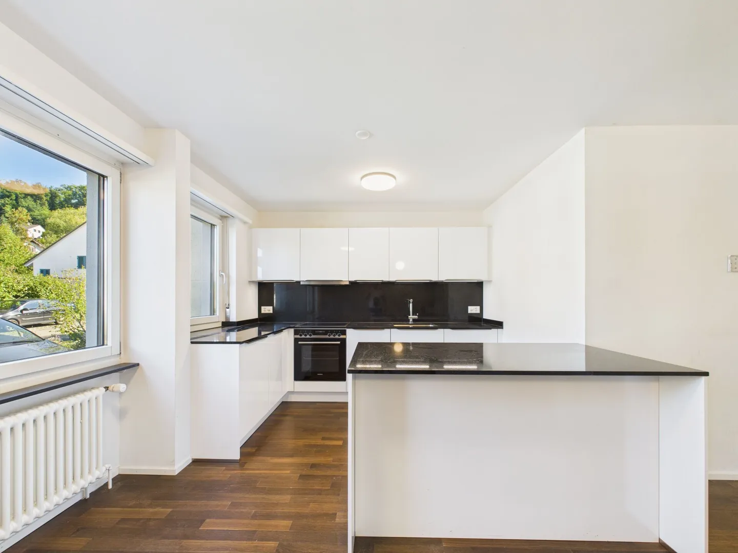 Leben, wo man sich wohlfühlt: 5.5-Zimmer-Haus mit Garten, Terasse, Garagenbox und Parkplatz - Foto 4 von 16