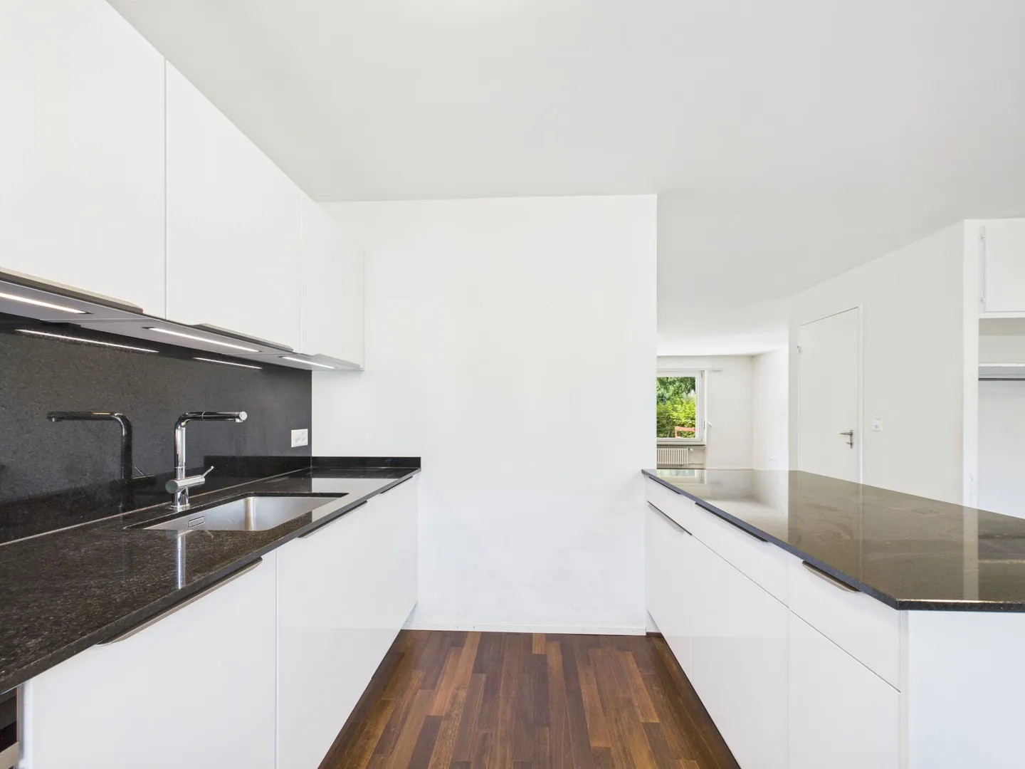 Leben, wo man sich wohlfühlt: 5.5-Zimmer-Haus mit Garten, Terasse, Garagenbox und Parkplatz - Foto 5 von 16