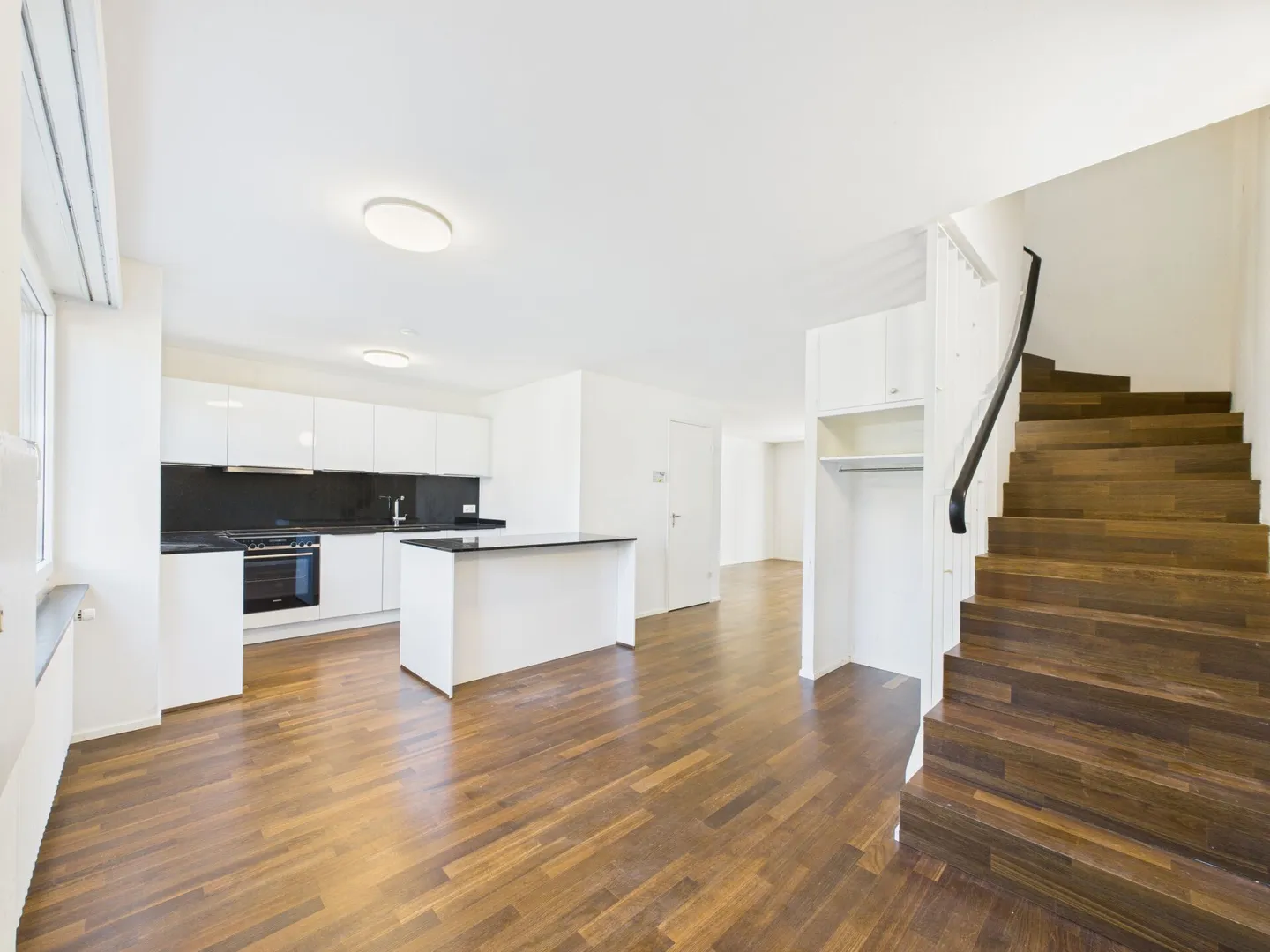 Leben, wo man sich wohlfühlt: 5.5-Zimmer-Haus mit Garten, Terasse, Garagenbox und Parkplatz - Foto 6 von 16