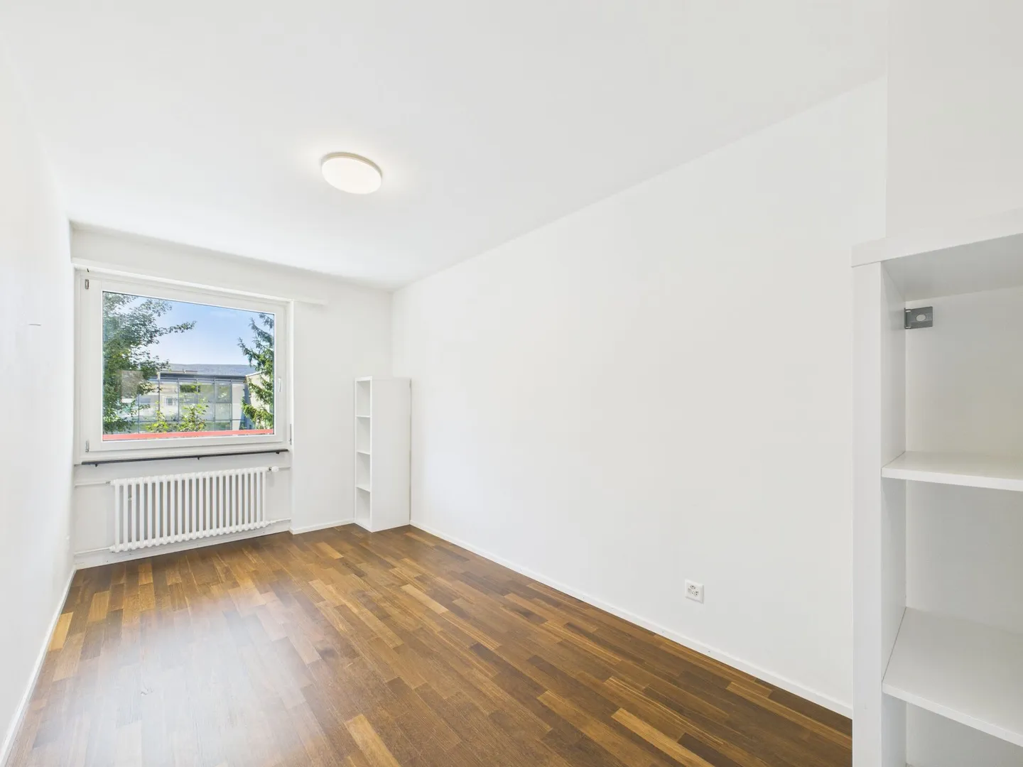 Leben, wo man sich wohlfühlt: 5.5-Zimmer-Haus mit Garten, Terasse, Garagenbox und Parkplatz - Foto 11 von 16