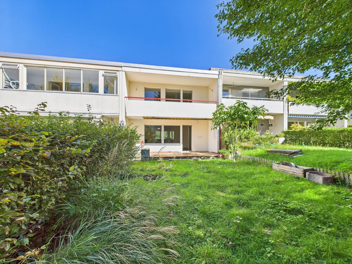 Leben, wo man sich wohlfühlt: 5.5-Zimmer-Haus mit Garten, Terasse, Garagenbox und Parkplatz - Foto 1 von 16