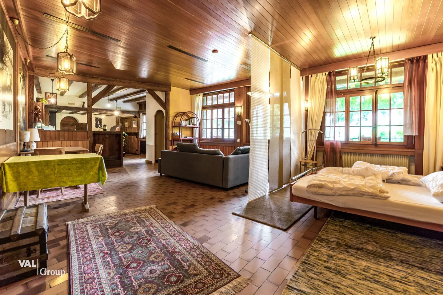 A Unique Ensemble with Potential - Living, Renting, Designing - Photo 2 of 11