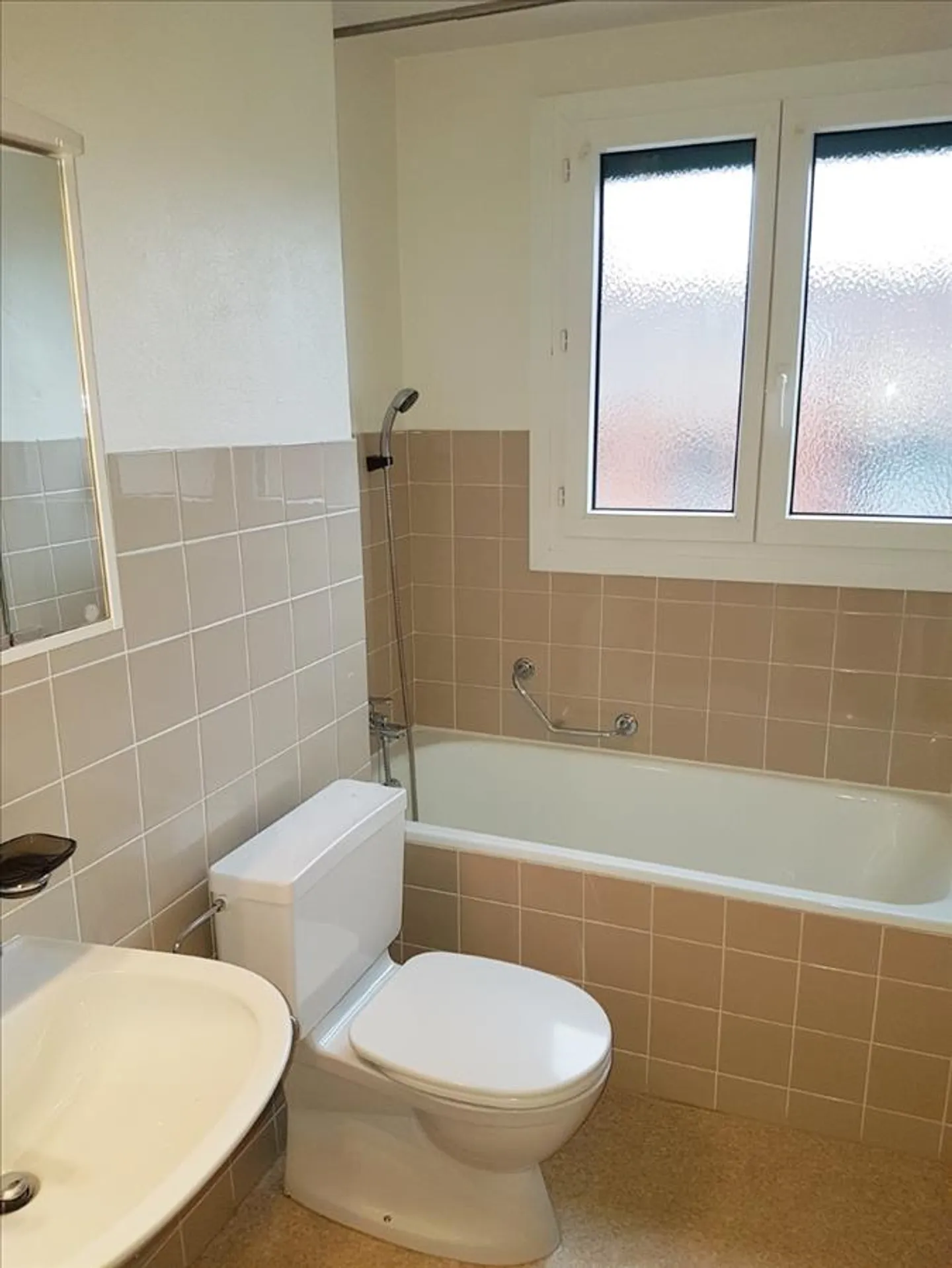 RENT WITHOUT DEPOSIT - Quiet and affordable living near Birs - Photo 4 of 7