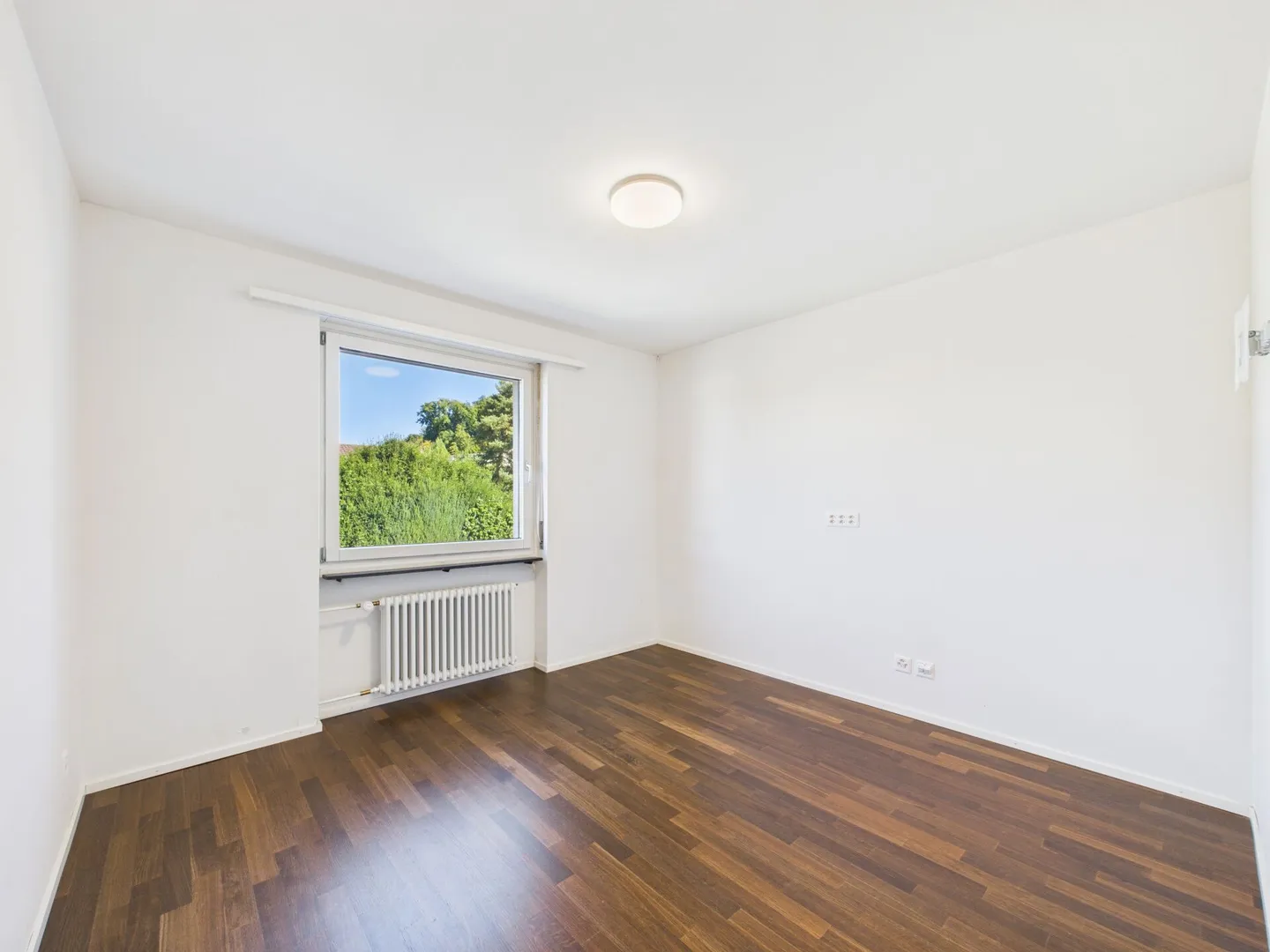 Leben, wo man sich wohlfühlt: 5.5-Zimmer-Haus mit Garten, Terasse, Garagenbox und Parkplatz - Foto 13 von 16
